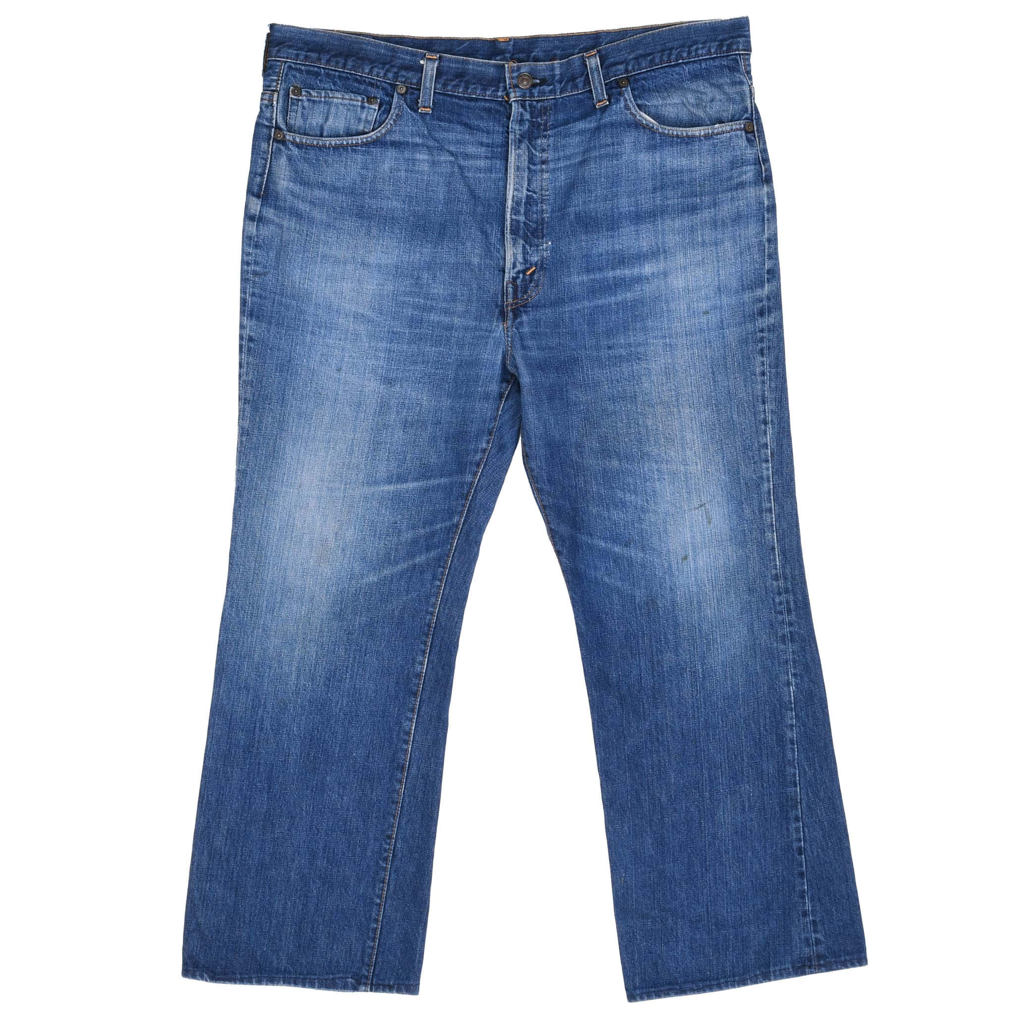 Vintage Levis 517 Bootcut Single Stitch Jeans Indigo 1980S Size W40 L27 Made In Usa With a Medium Wash and Some light Whiskers
Size On Tag 40X30 Actual Size 40X27
Not Original Hem
Back Button #2