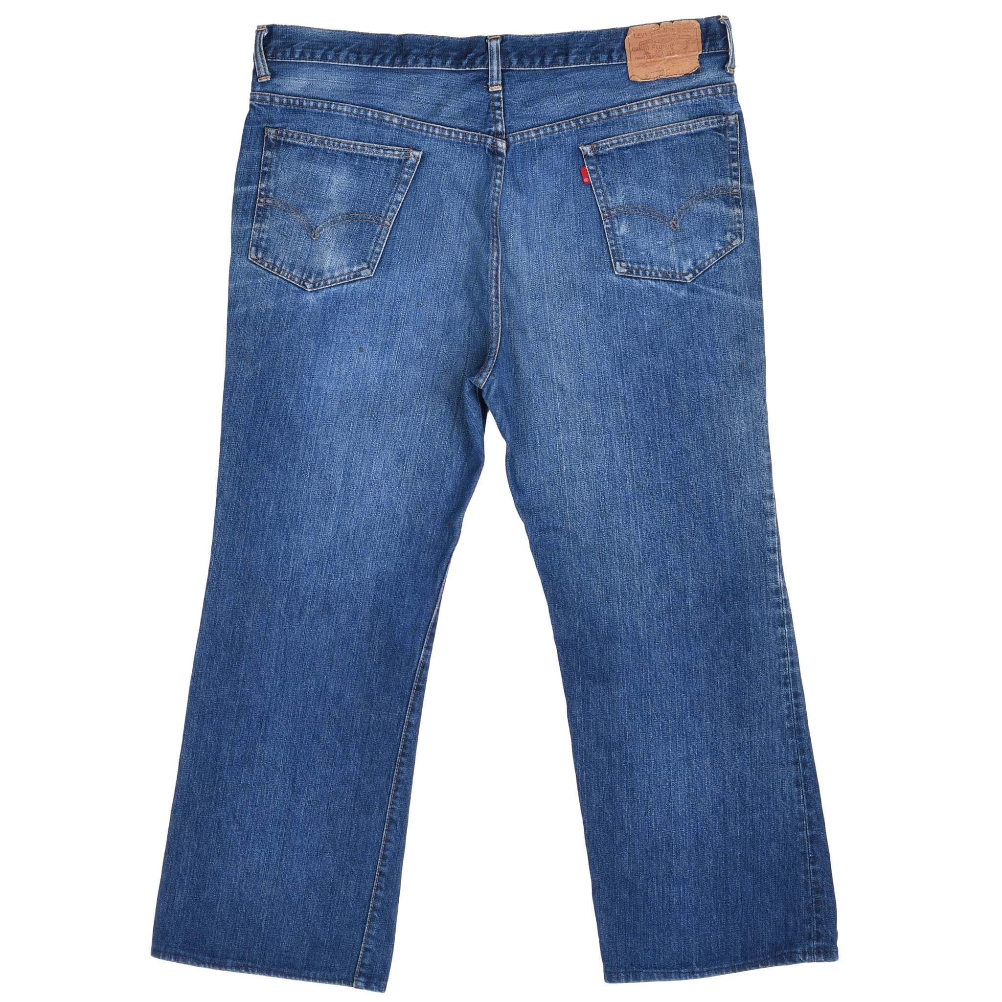 Vintage Levis 517 Bootcut Single Stitch Jeans Indigo 1980S Size W40 L27 Made In Usa With a Medium Wash and Some light Whiskers
Size On Tag 40X30 Actual Size 40X27
Not Original Hem
Back Button #2