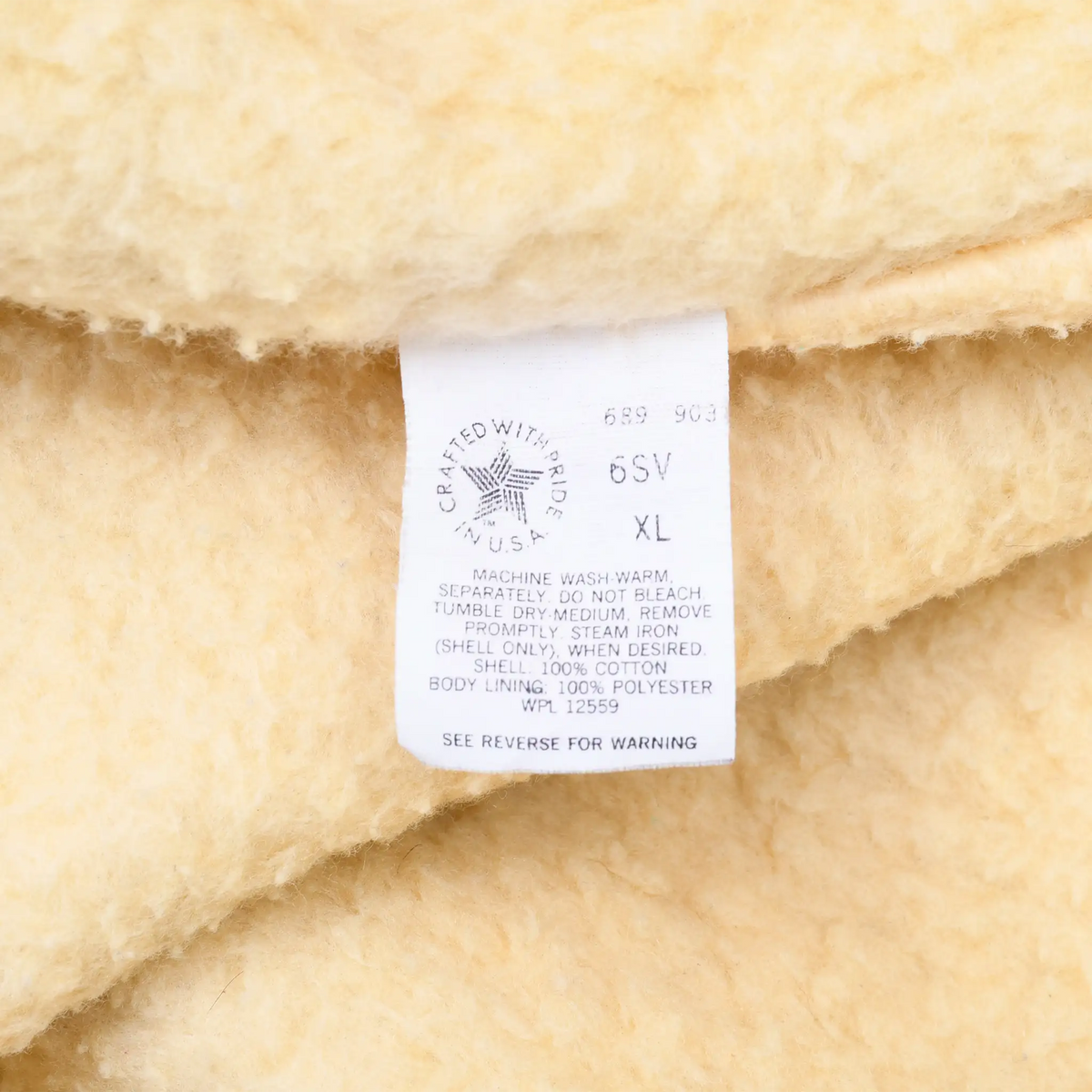 Carhartt 8SV XL care label against cream sherpa lining