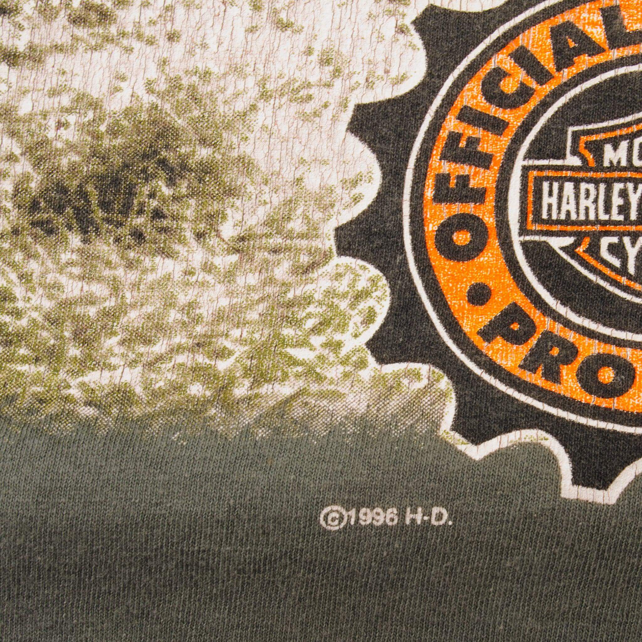 Vintage Green Harley Davidson Bike Photo Tee Shirt 1996 Size L With Single Stitch. Made In USAVintage Green Harley Davidson Bike Photo Tee Shirt 1996 Size XLarge With Single Stitch. Made In USA