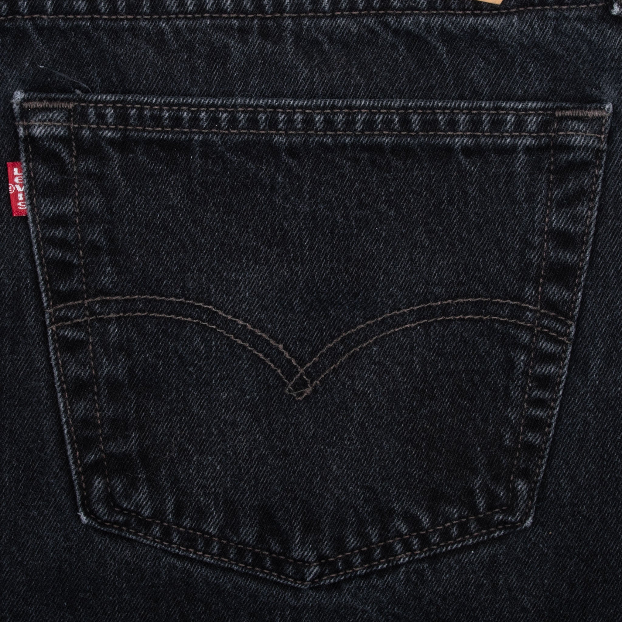 Beautiful Vintage Black Levis 501 Jeans 1990S Size 36X31 Made in USA
Size on Tag 38X32 Actual Size 36X31
Back Button #522