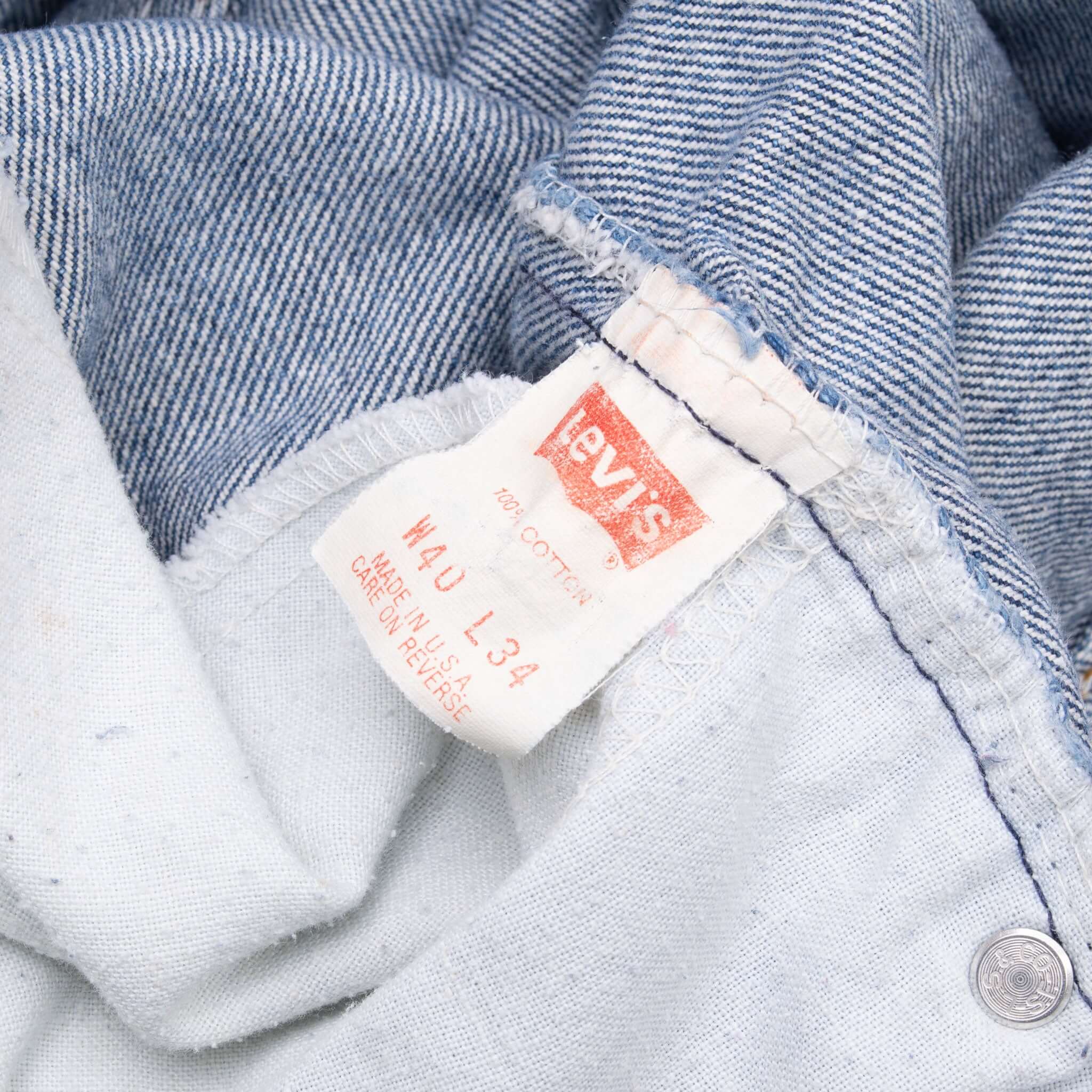 Vintage Levis 517 Orange Tab Indigo Jeans Boot Cut Size 38X32 Made In Usa With Medium Wash 1980s
Size on tag 40X34 actual Size Is 38X32
Back Button #575