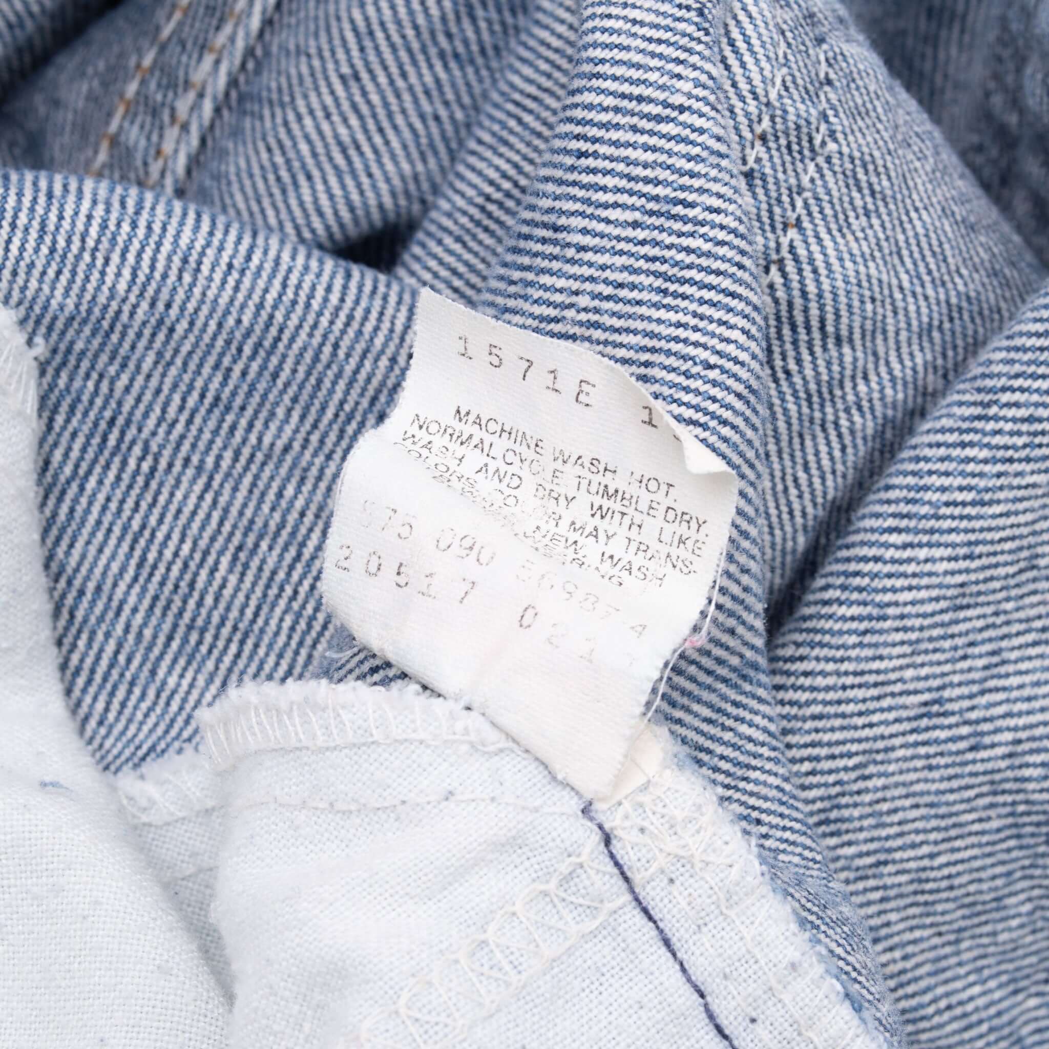 Vintage Levis 517 Orange Tab Indigo Jeans Boot Cut Size 38X32 Made In Usa With Medium Wash 1980s
Size on tag 40X34 actual Size Is 38X32
Back Button #575