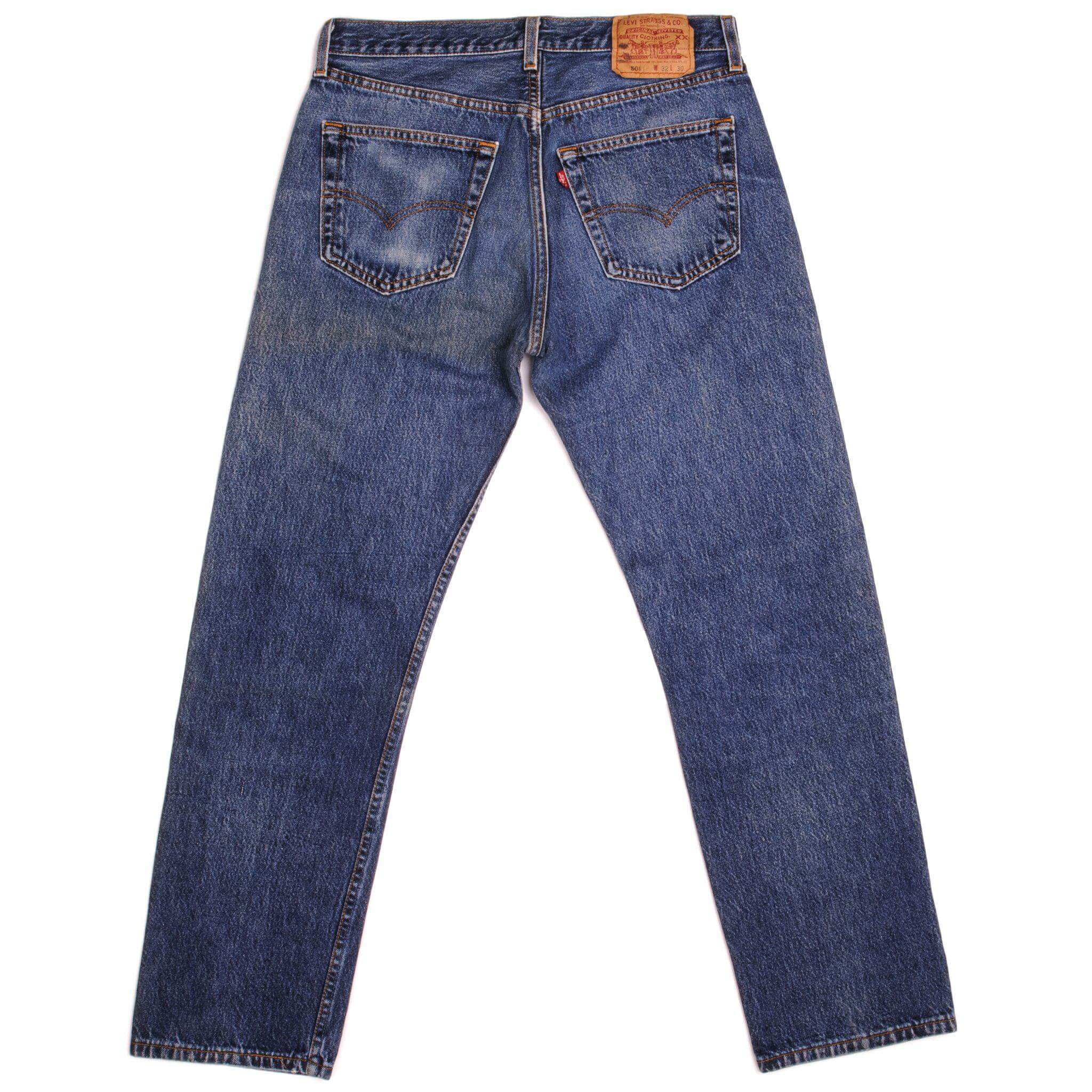 Beautiful Indigo Levis 501 Jeans Made in USA with a medium blue wash and a nice contrast of light and medium blue. Size on Tag 32X30 ACTUAL SIZE 32X29 Back Button #532