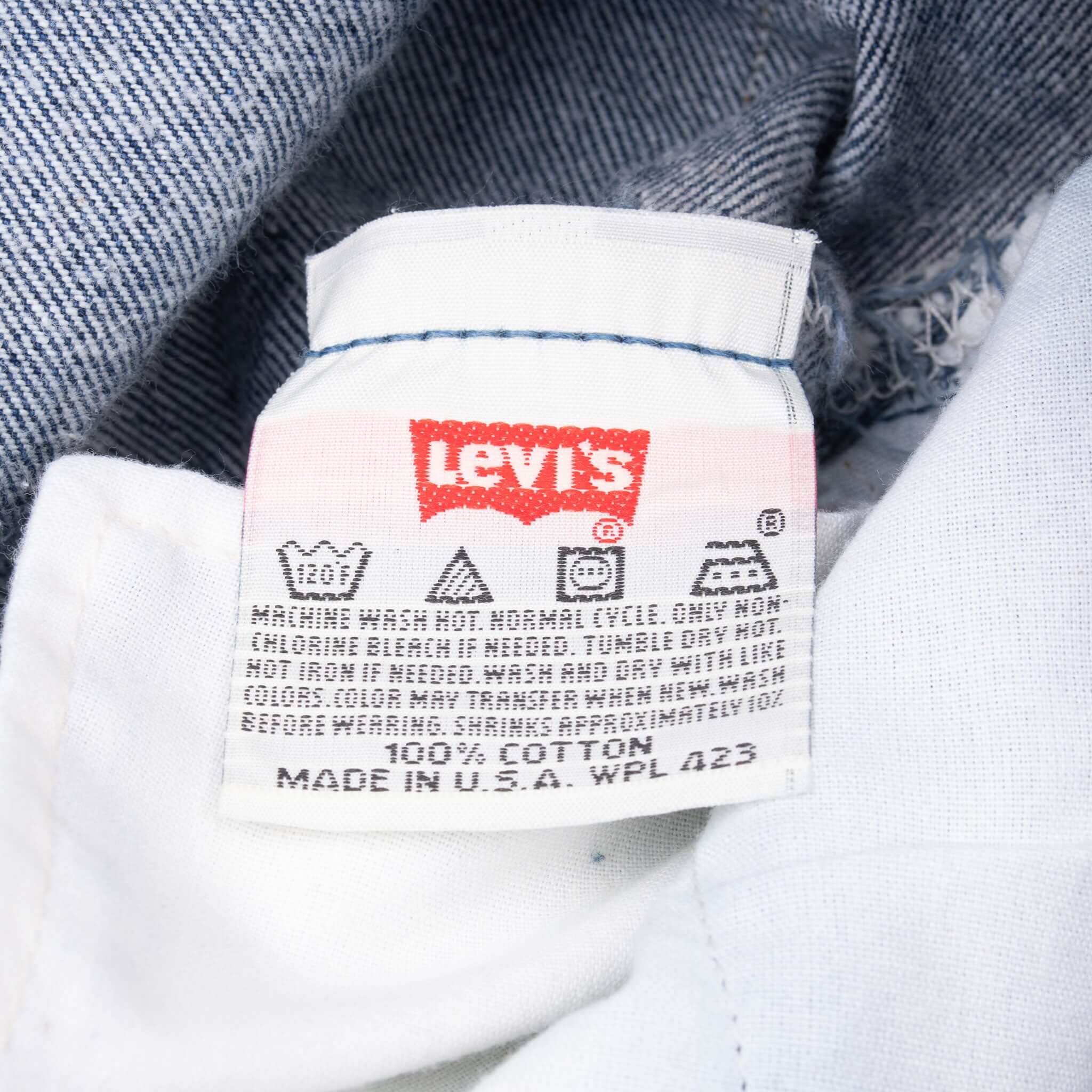 Vintage Preshrunk Levis 501 Indigo Jeans 1990S Size 30X29 Made In Usa With A Medium Dark Wash
Size on Tag 33X32 Actual size 30X29
Back Button #653