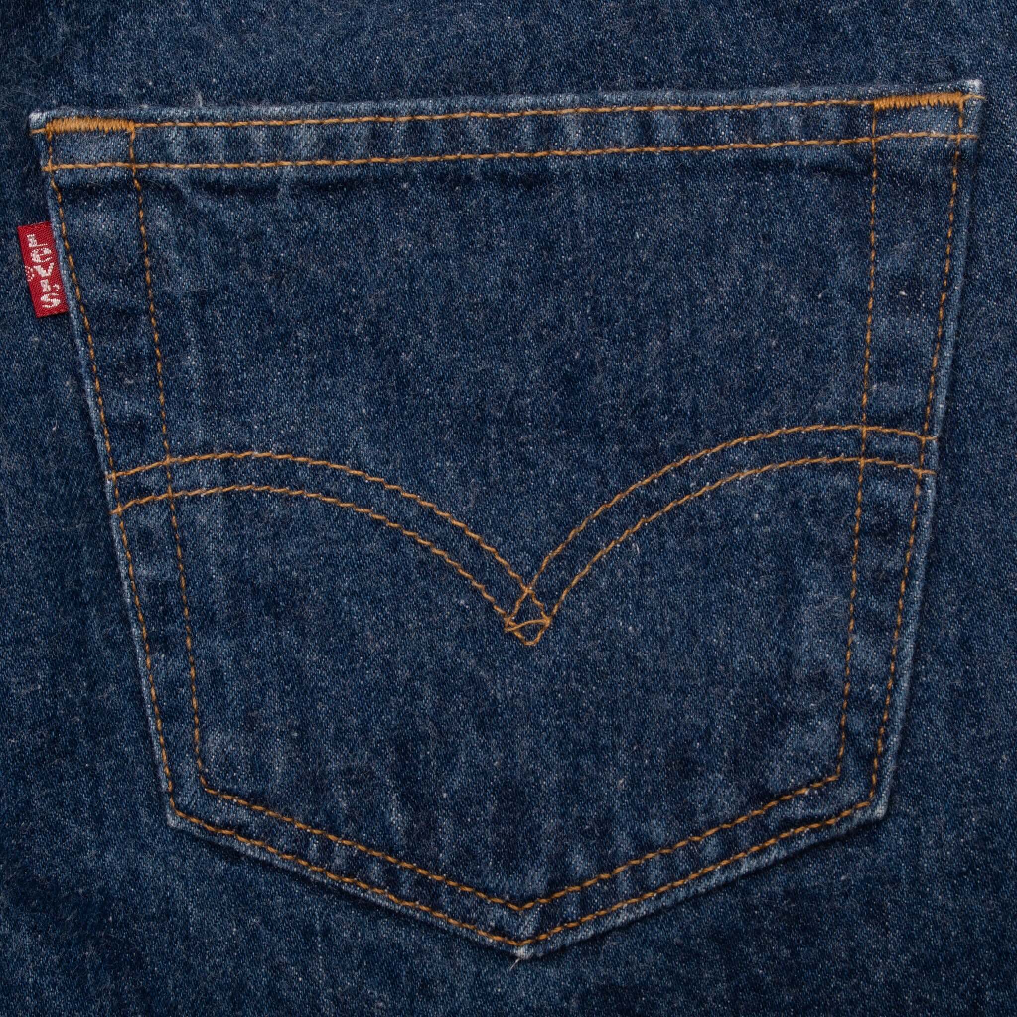 Vintage Preshrunk Levis 501 Indigo Jeans 1990S Size 30X29 Made In Usa With A Medium Dark Wash
Size on Tag 33X32 Actual size 30X29
Back Button #653