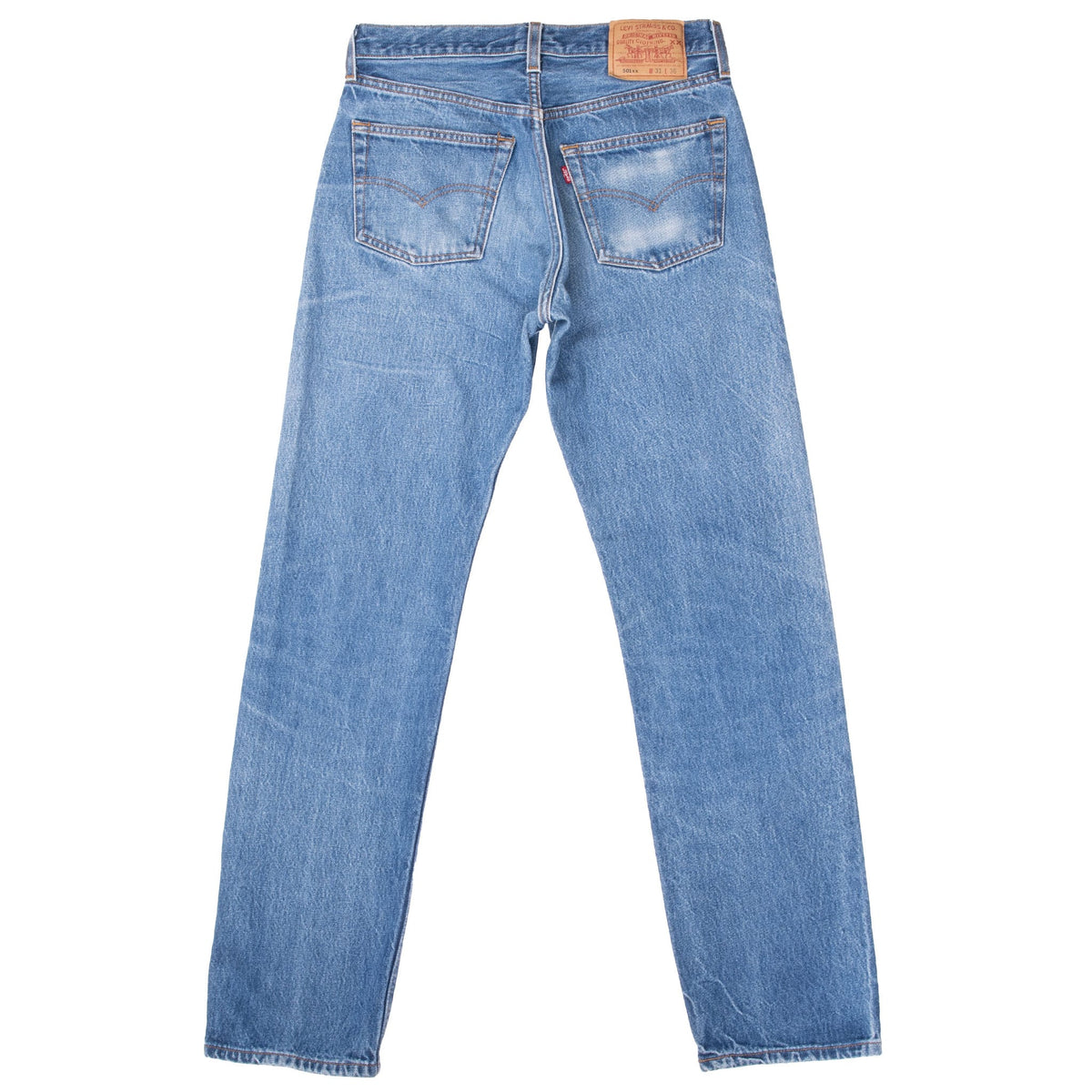 Beautiful Indigo Levis 501 Jeans 1990S Size 30X31 Made in USA with a medium blue with some light whiskers
Size 31X36 Actual Size 30X31
Back Button #555