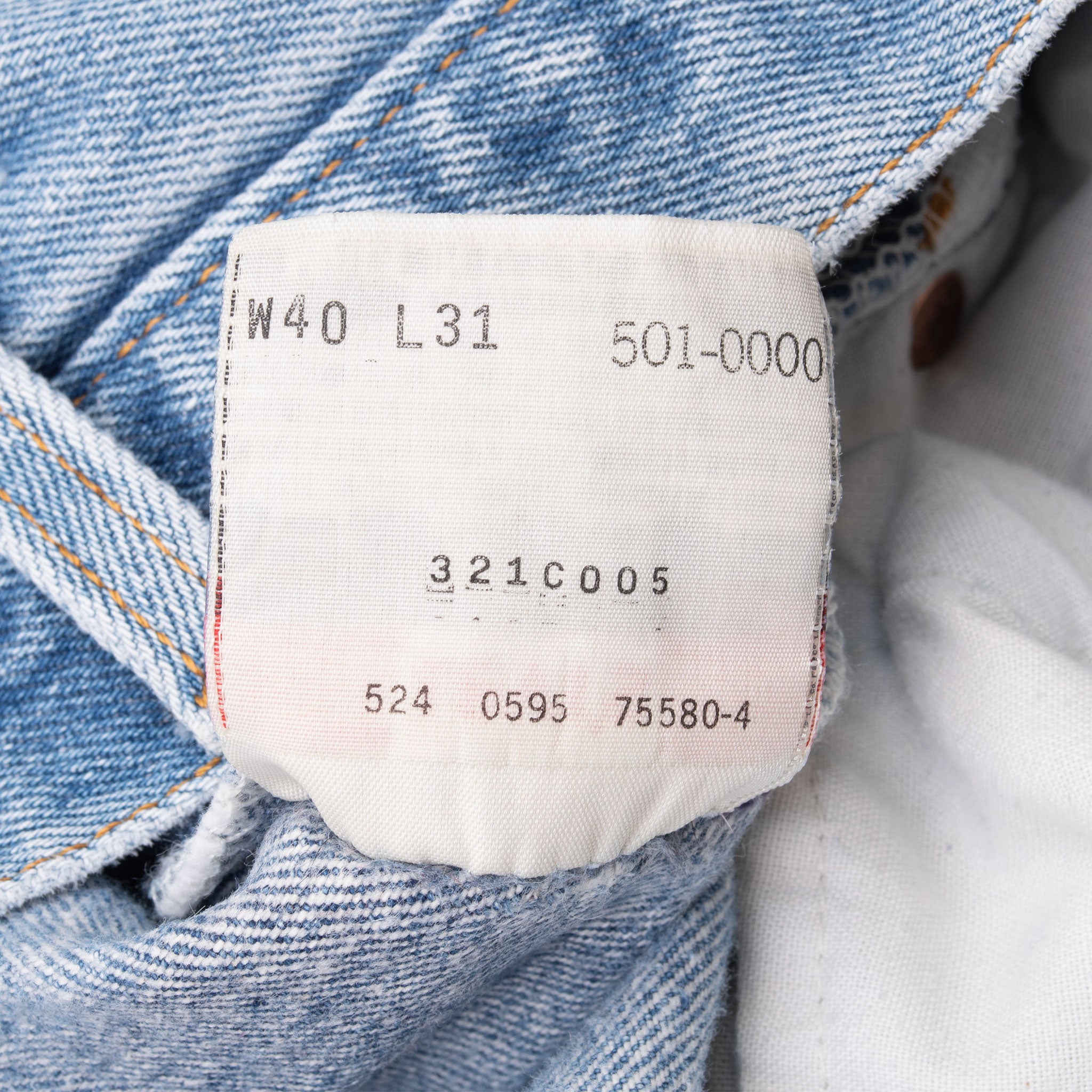 Vintage Levis 501 Indigo Blue Jeans 1990S Size 37X28 Made In Usa With A Medium Light Wash
Size On Tag 40X31 Actual Size 37X28
Back Button #524