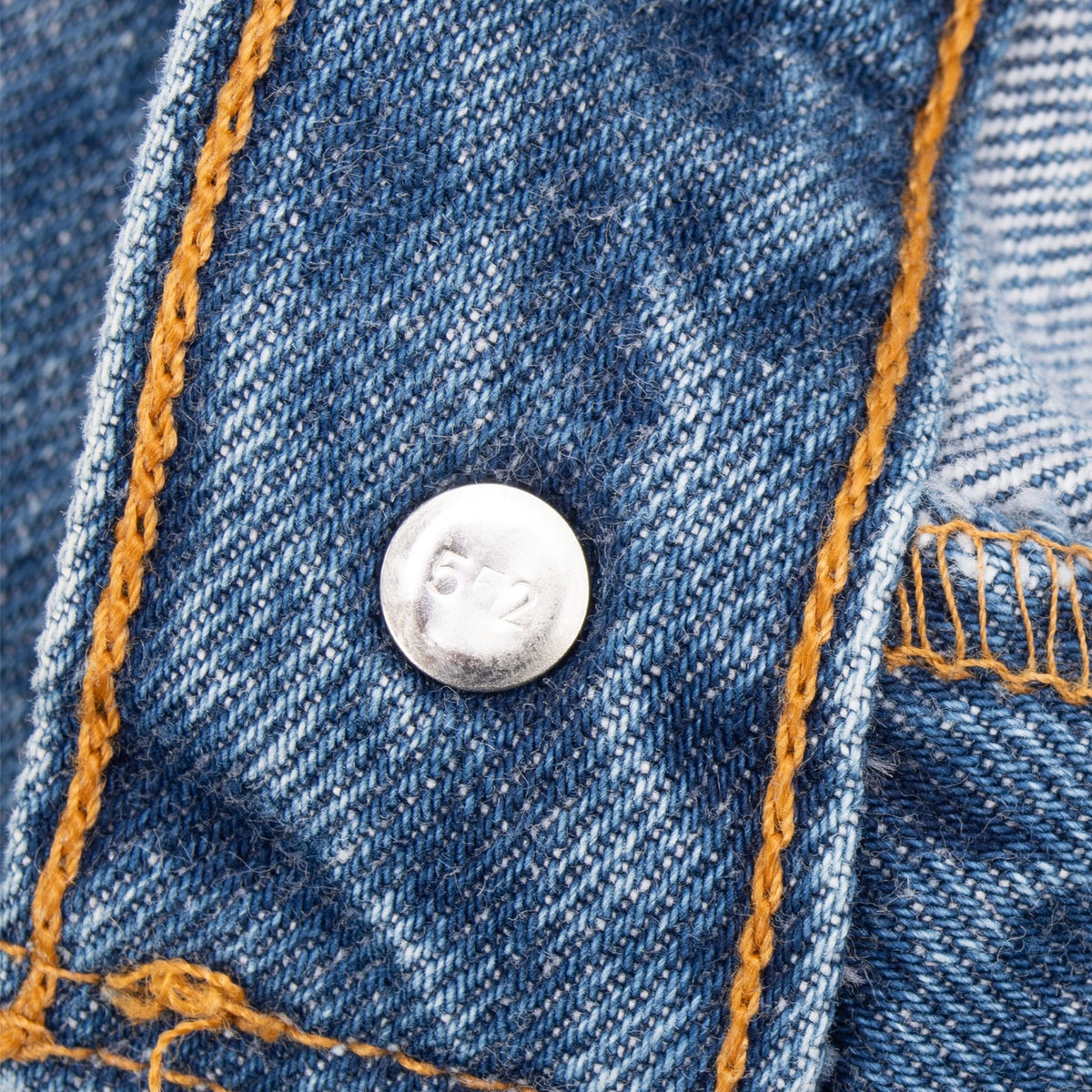 Vintage Levis 501 Jeans Indigo 1990S Size W33 L31 Made In Usa With A Medium Wash
Size On Tag 35X34 Actual Size 33X31
Back Button #552