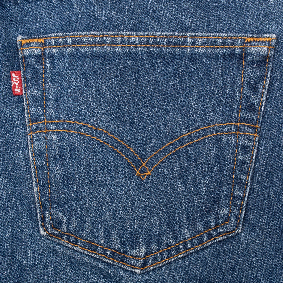 Vintage Levis 501 Jeans Indigo 1990S Size W33 L31 Made In Usa With A Medium Wash
Size On Tag 35X34 Actual Size 33X31
Back Button #552