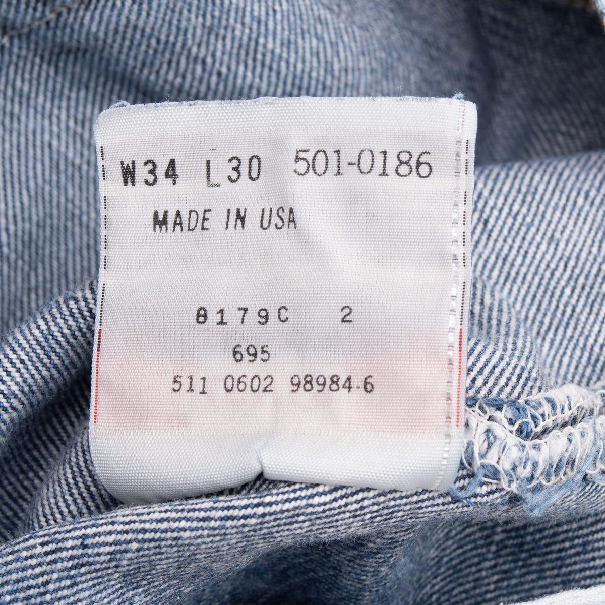 Vintage Levis 501 Blue Indigo Jeans 1990S Size W32 L30 Made In Usa With Medium Wash
Size on tag 34X30 Actual Size 32x30
Back Button #511M