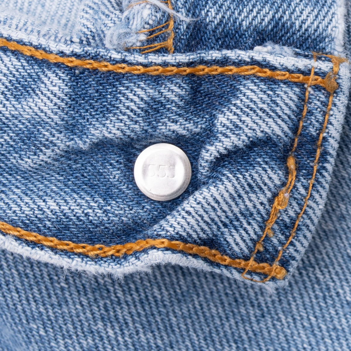 Beautiful Vintage Levis 501 Indigo Light Wash Blue Jeans 1990S Size 38X29 Made In Usa
Size On Tag 40X30 Actual Size 38X29
Back Button #553