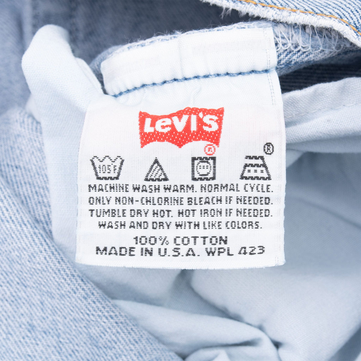 Beautiful Vintage Levis 501 Indigo Light Wash Blue Jeans 1990S Size 38X29 Made In Usa
Size On Tag 40X30 Actual Size 38X29
Back Button #553