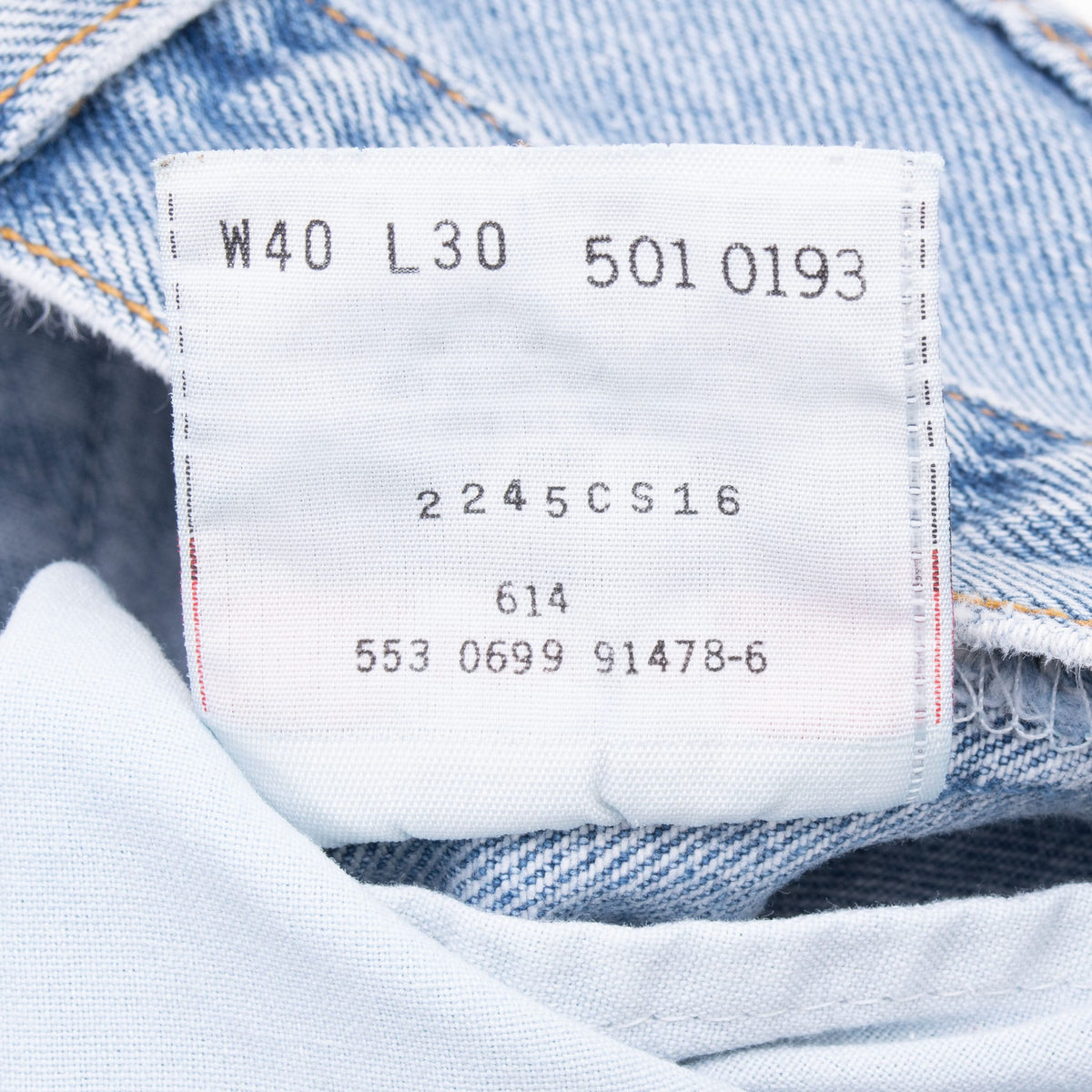Beautiful Vintage Levis 501 Indigo Light Wash Blue Jeans 1990S Size 38X29 Made In Usa
Size On Tag 40X30 Actual Size 38X29
Back Button #553