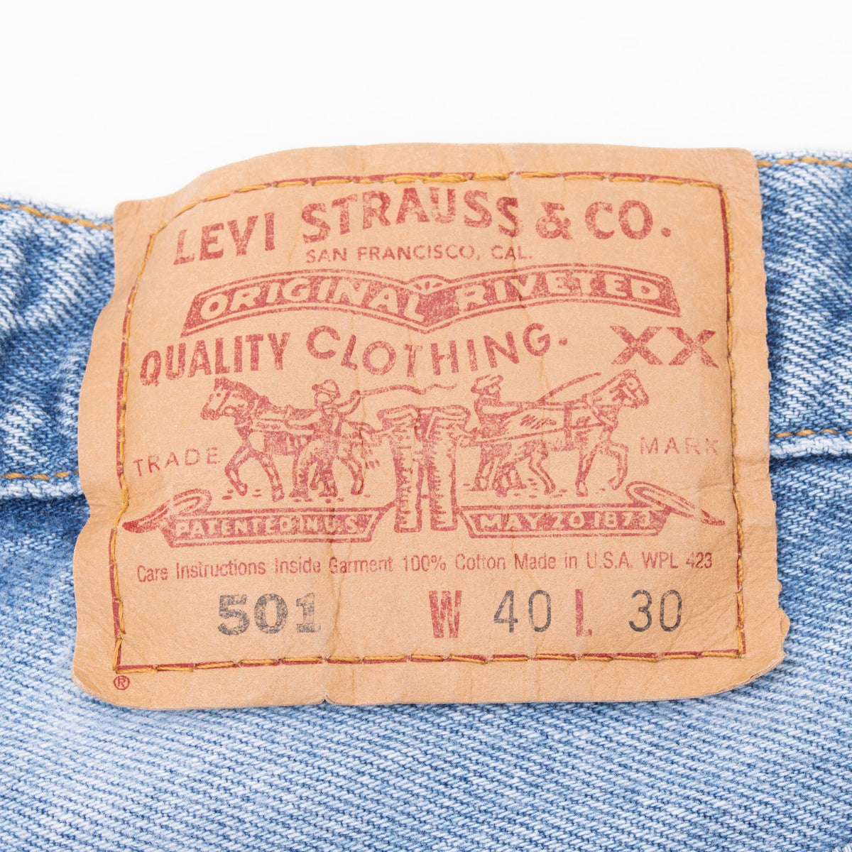 Beautiful Vintage Levis 501 Indigo Light Wash Blue Jeans 1990S Size 38X29 Made In Usa
Size On Tag 40X30 Actual Size 38X29
Back Button #553