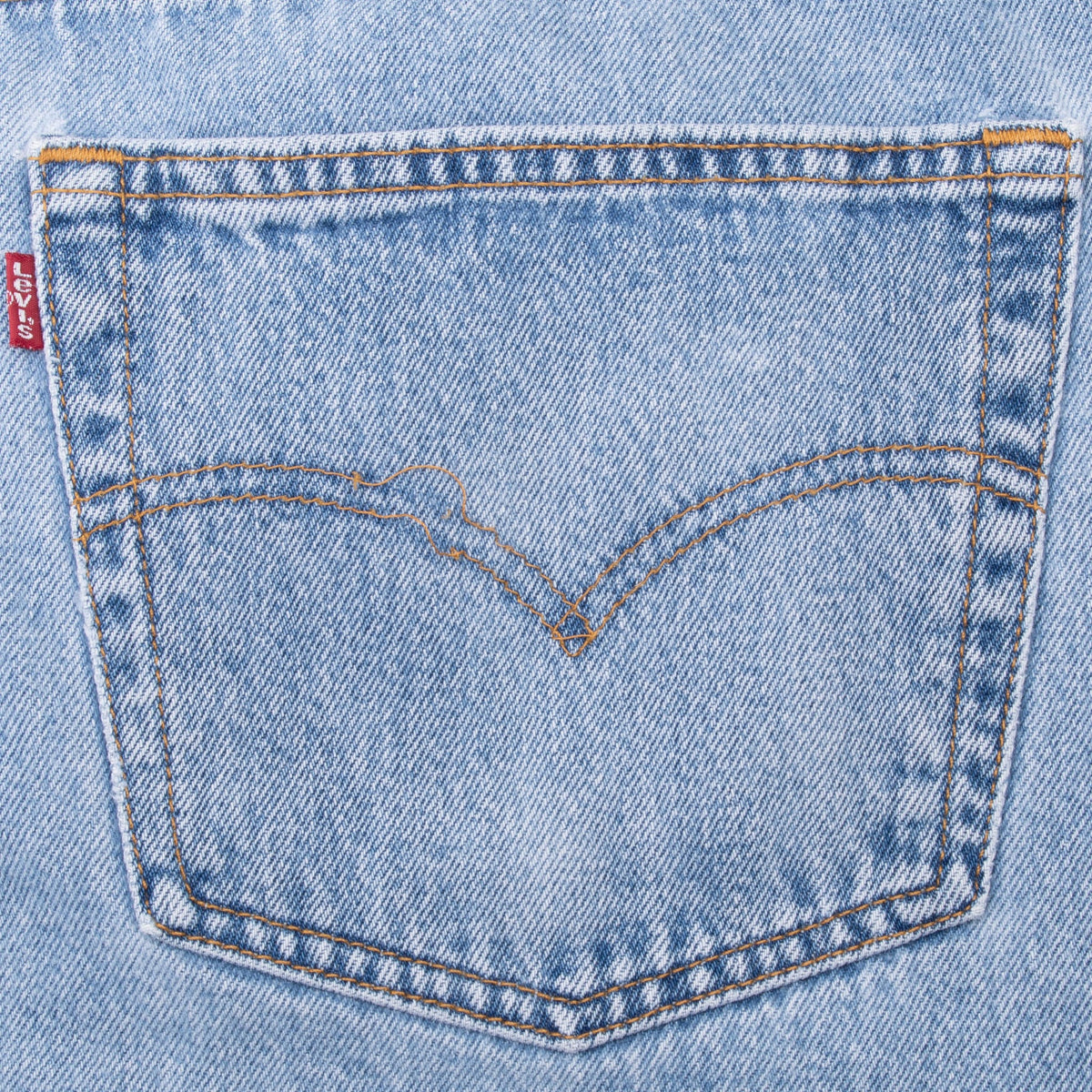 Beautiful Vintage Levis 501 Indigo Light Wash Blue Jeans 1990S Size 38X29 Made In Usa
Size On Tag 40X30 Actual Size 38X29
Back Button #553