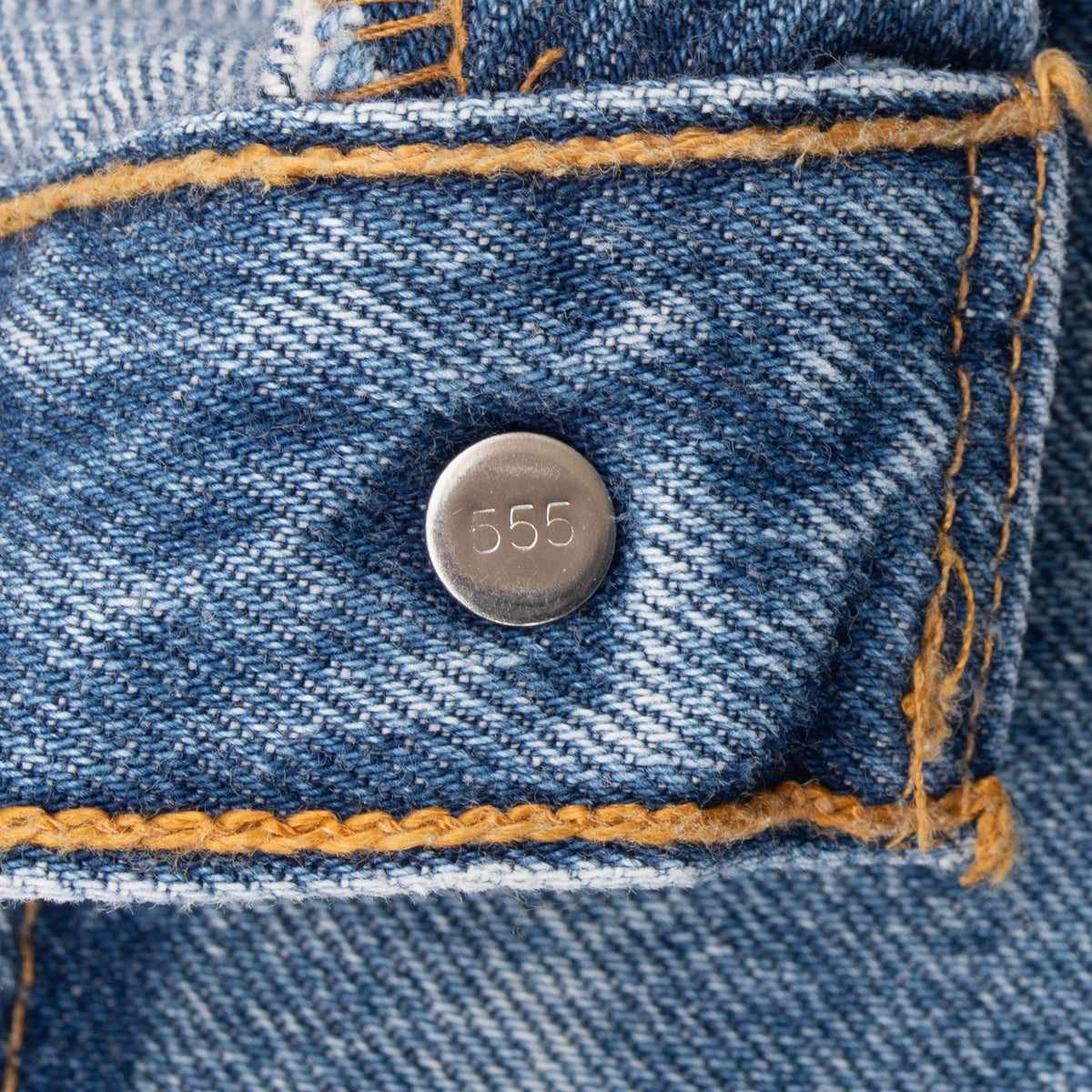 Beautiful Indigo Levis 501 Jeans 1990S Size 30X31 Made in USA with a medium blue with some light whiskers
Size 31X36 Actual Size 30X31
Back Button #555