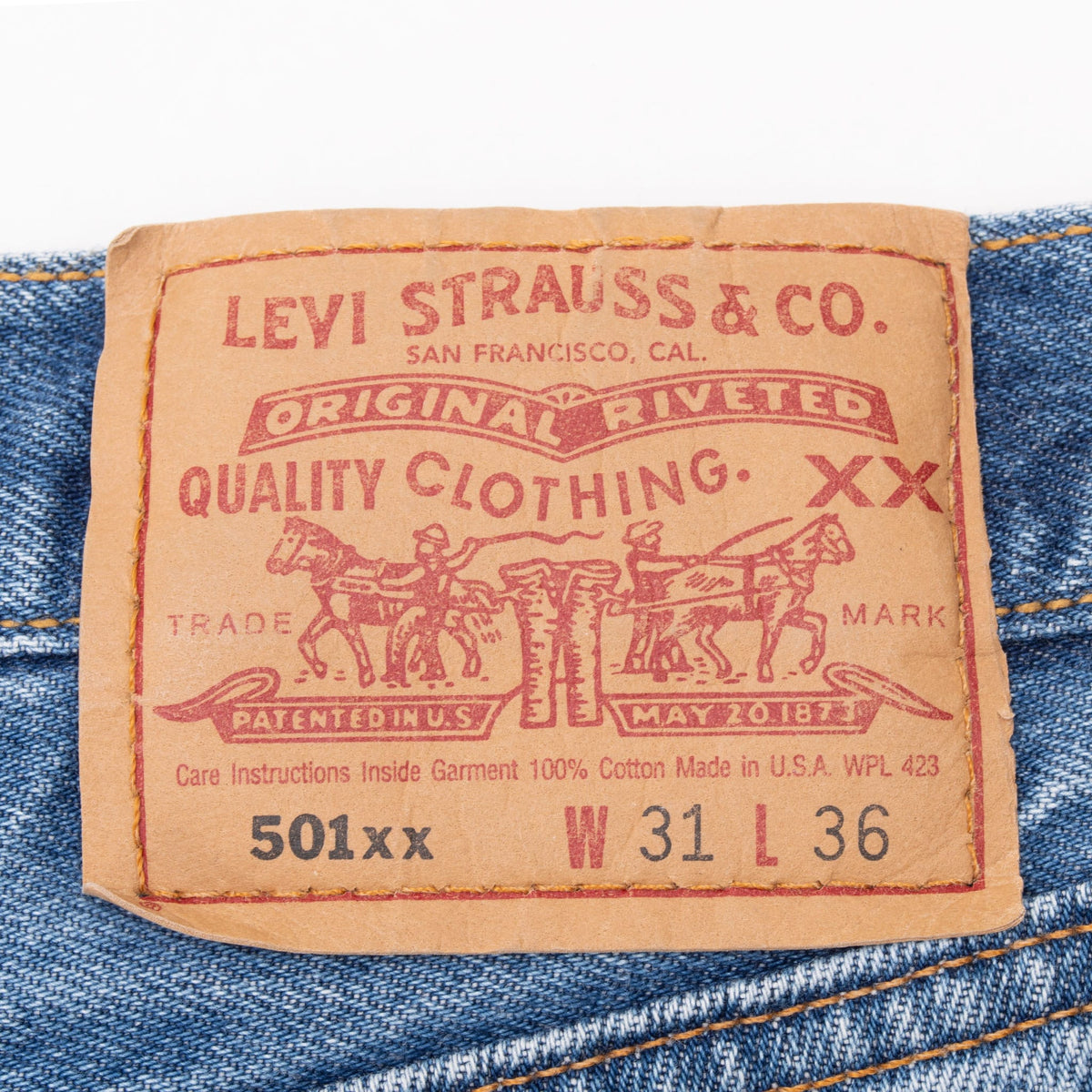 Beautiful Indigo Levis 501 Jeans 1990S Size 30X31 Made in USA with a medium blue with some light whiskers
Size 31X36 Actual Size 30X31
Back Button #555