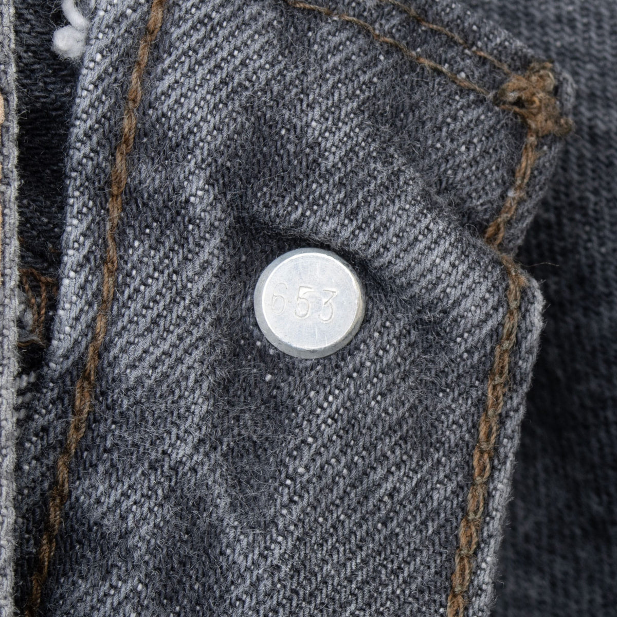 Beautiful Vintage faded Black Levis 501 Jeans 1980S Size 29X32 Made in USA With A Medium Wash
Size on Tag 30X32 Actual Size 29X32
Back Button #653