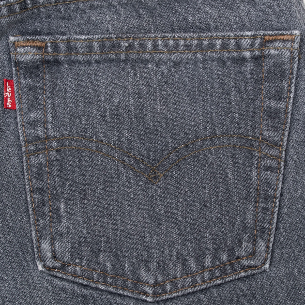 Beautiful Vintage faded Black Levis 501 Jeans 1980S Size 29X32 Made in USA With A Medium Wash
Size on Tag 30X32 Actual Size 29X32
Back Button #653