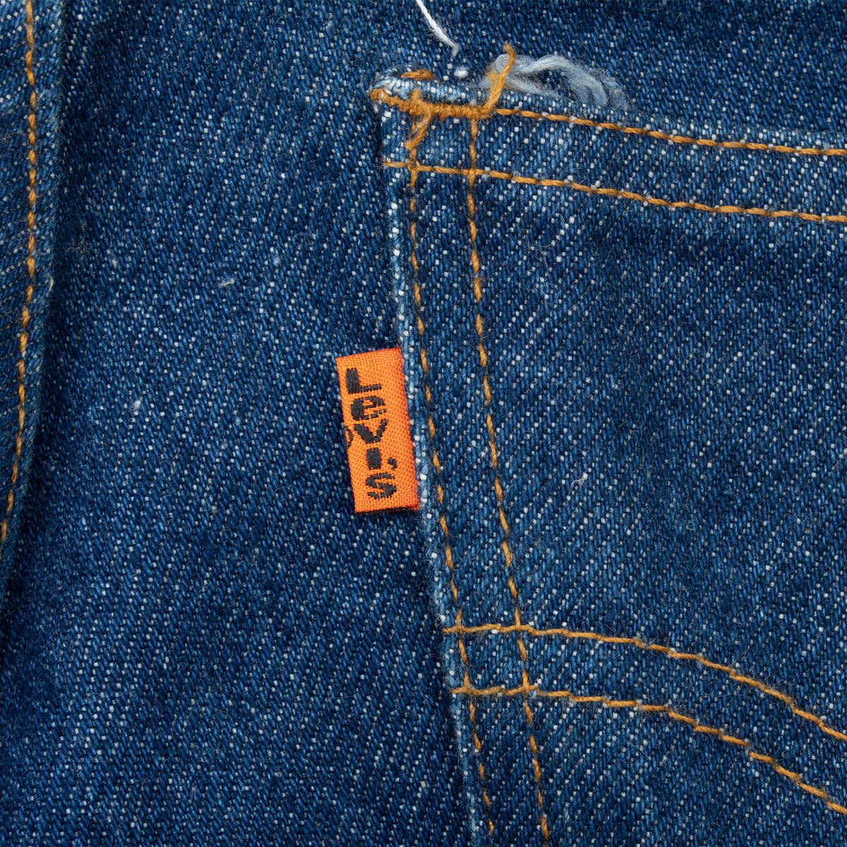Beautiful Vintage Levis 517 Indigo Dark Wash Orange Tab Jeans 1980S Size 29X33 Made In Usa
Size On Tag 29X34 Actual Size 29X33