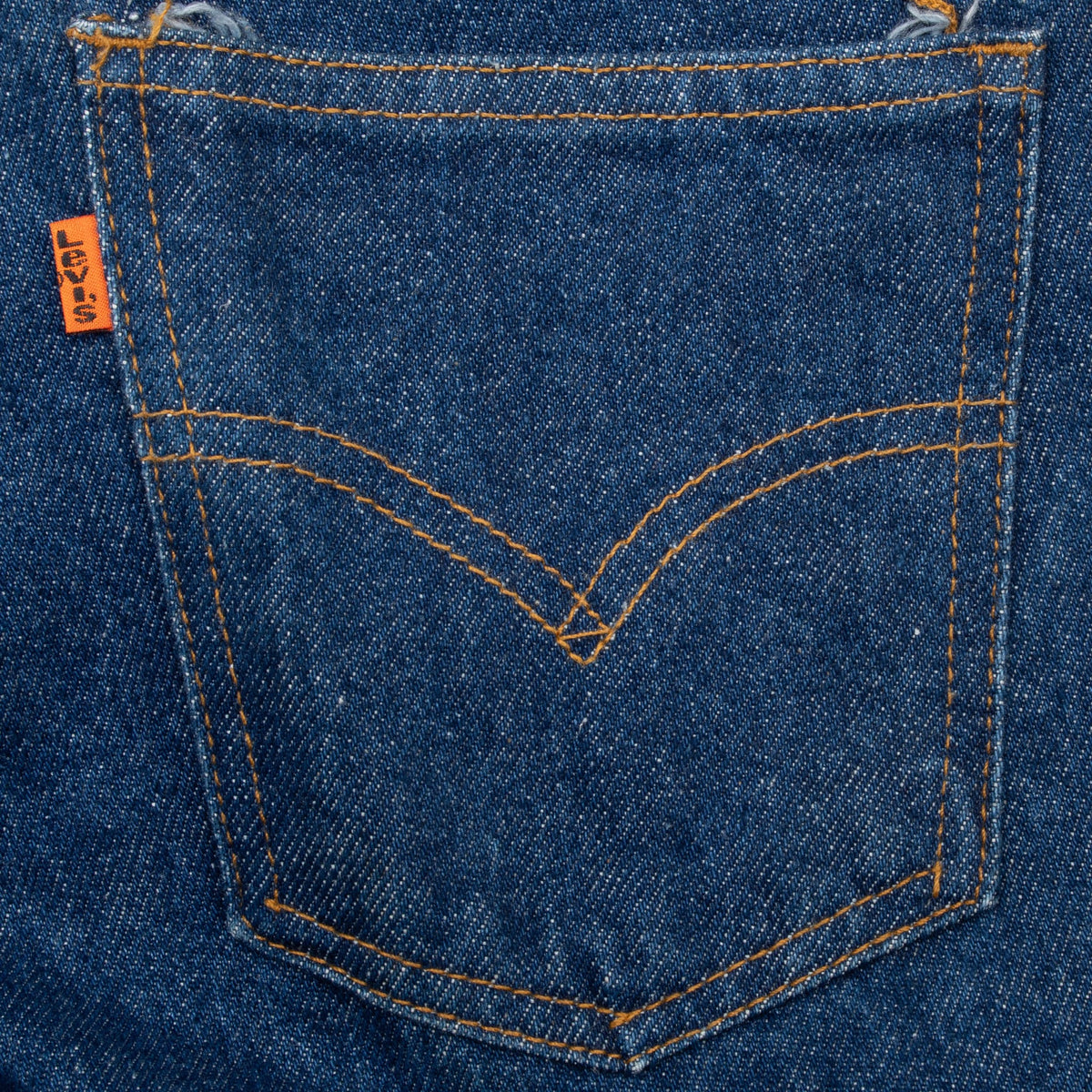 Beautiful Vintage Levis 517 Indigo Dark Wash Orange Tab Jeans 1980S Size 29X33 Made In Usa
Size On Tag 29X34 Actual Size 29X33