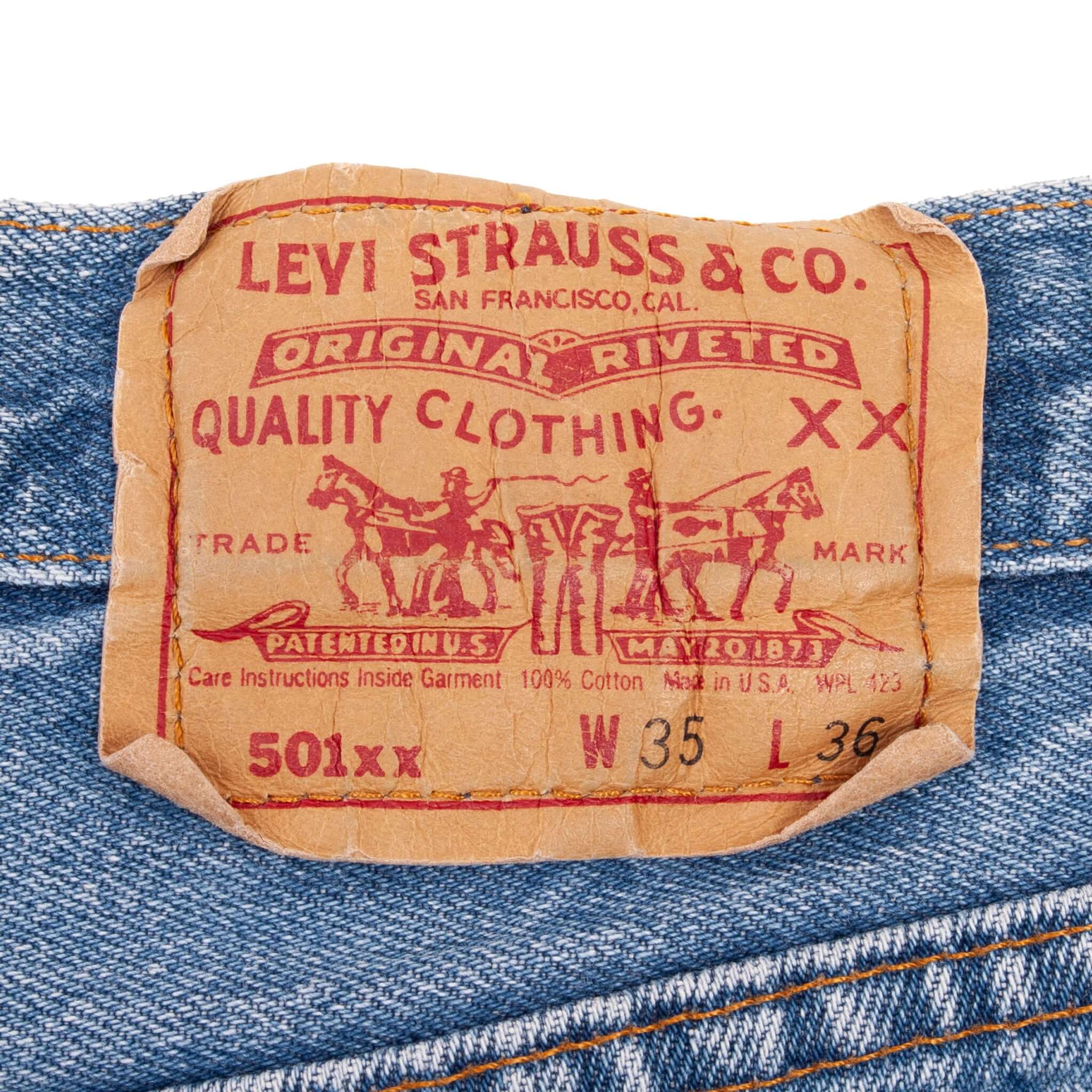 Vintage Levis 501 Indigo Jeans 1980S Size 32X31 Made In Usa With A Medium Wash With Light Whiskers
Size on Tag is 35X36 Actual Size Is 32X31
Back button #520
