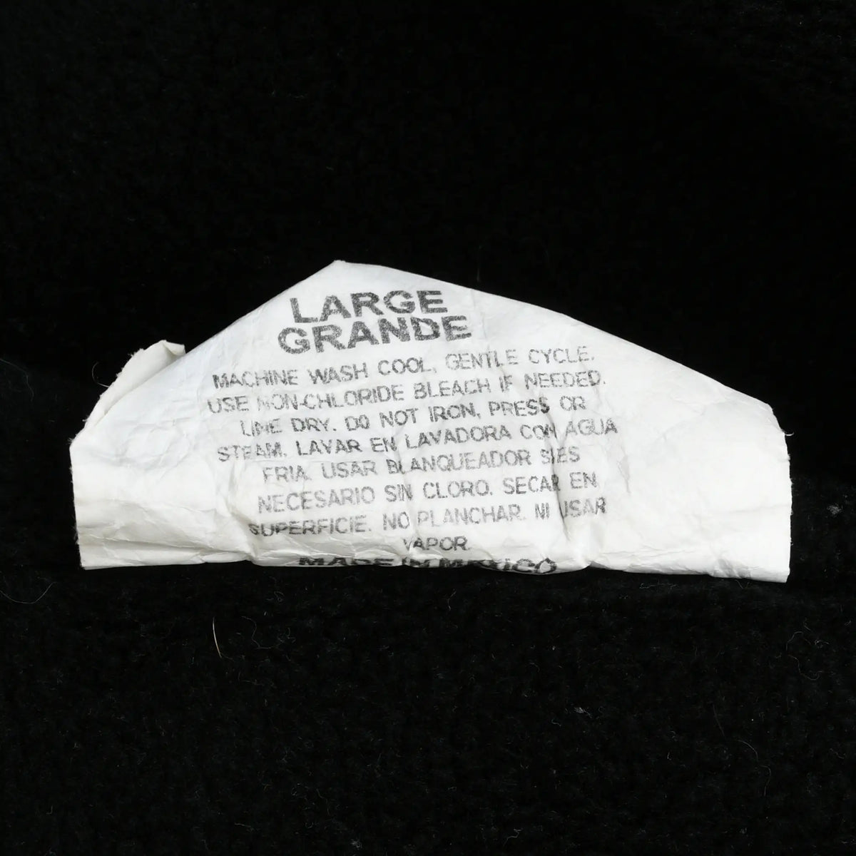 Large size and bilingual care label inside fleece jacket