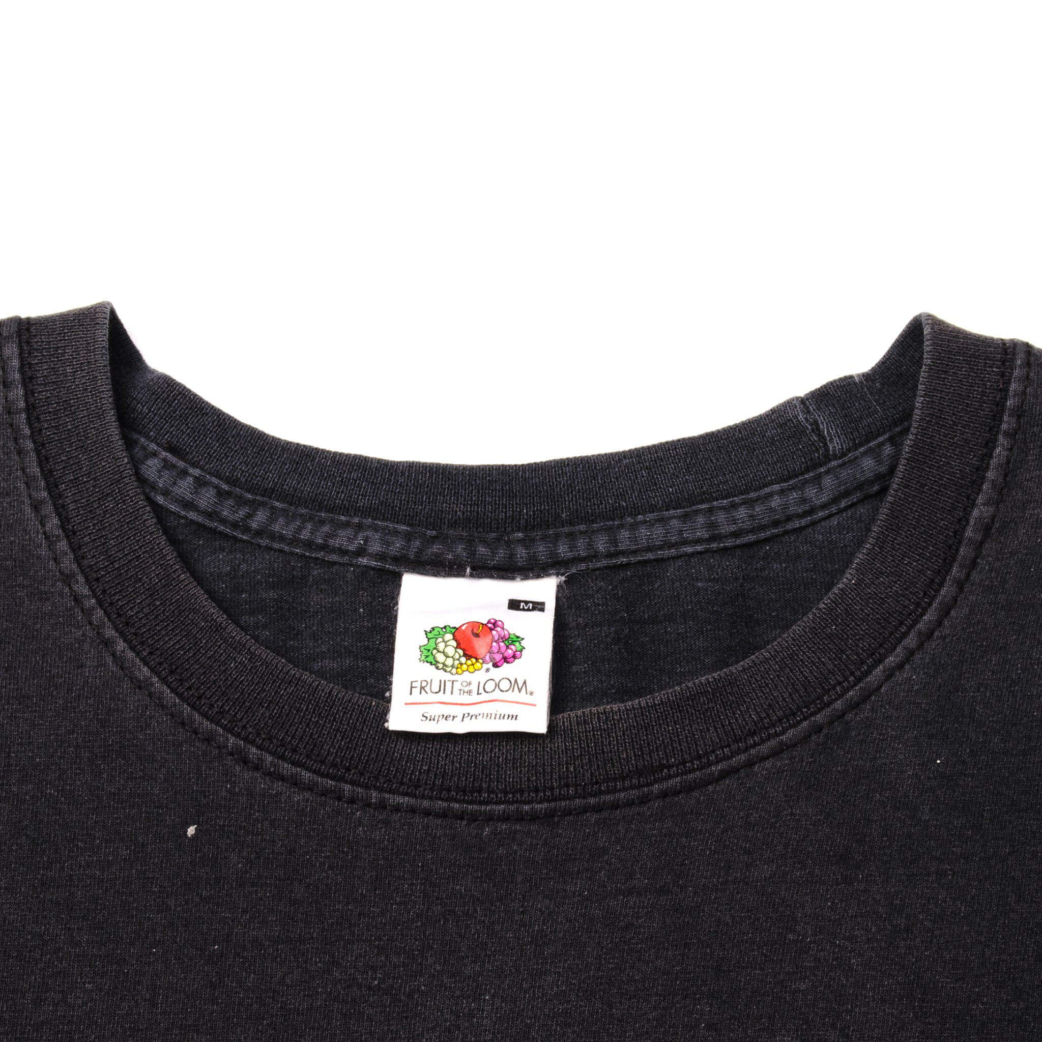Fruit of the Loom neck tag and collar detail on black Bob Marley T-shirt
