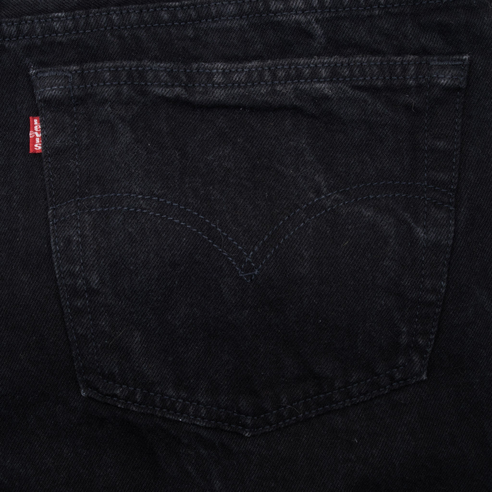 Vintage Levis 501 Black Jeans 1990S Size 38X30 Made In Usa
Size On Tag 40X30 Actual Size 38X30
Back Button #544