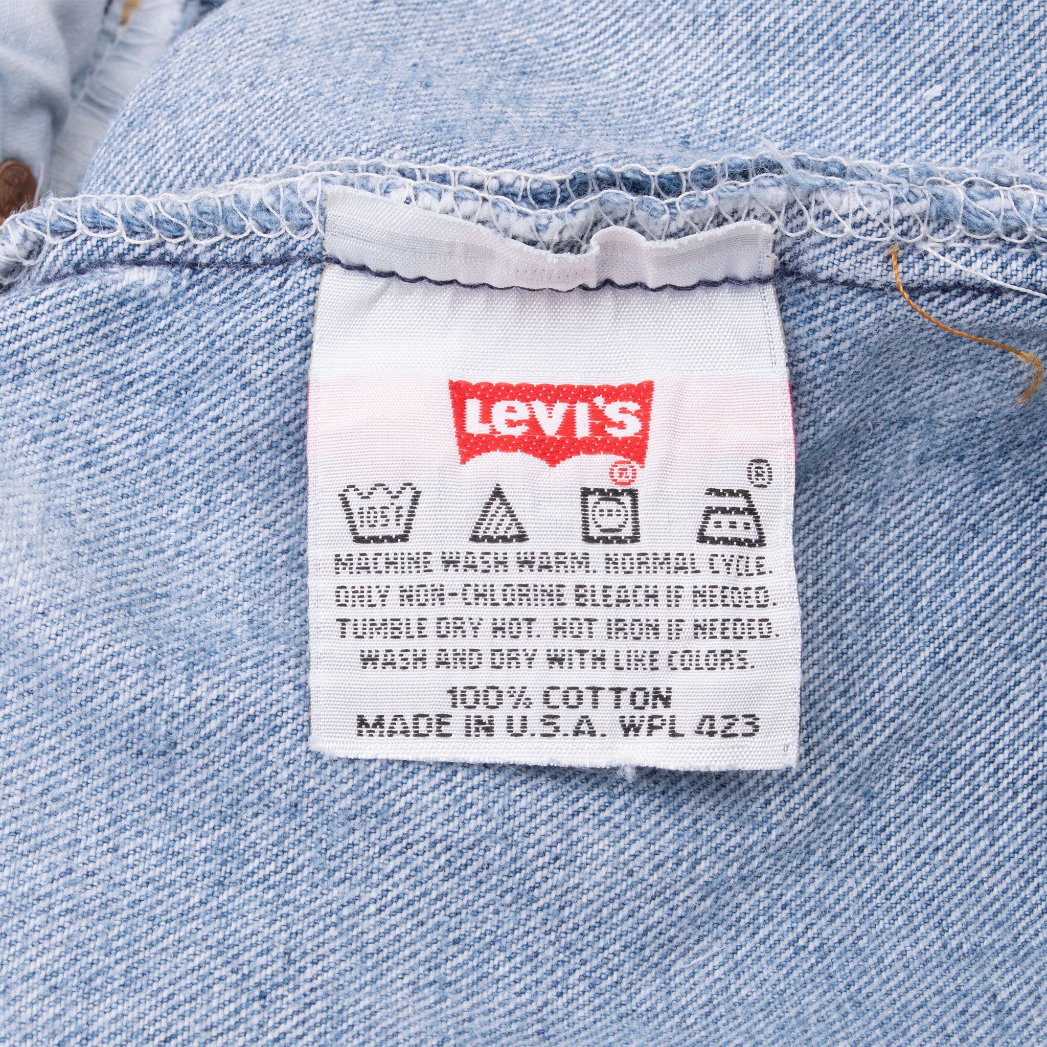 Vintage Levis 501 Indigo Blue Jeans 1990S Size 37X29 Made In Usa With A Medium Light Wash
Size On Tag 38X30 Actual Size 37X29
Back Button #532