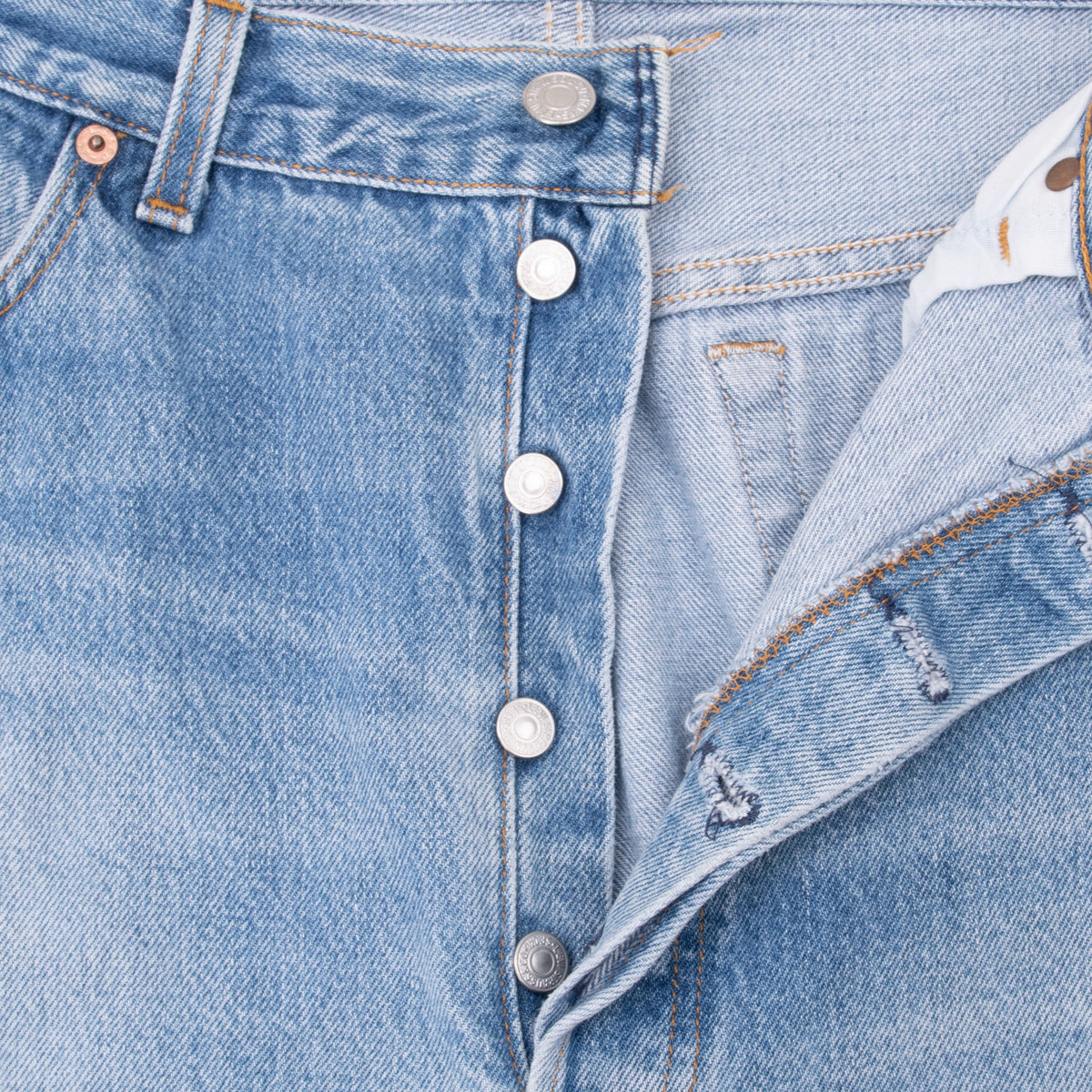Vintage Levis 501 Indigo Blue Jeans 1990S Size 37X29 Made In Usa With A Medium Light Wash
Size On Tag 38X30 Actual Size 37X29
Back Button #532