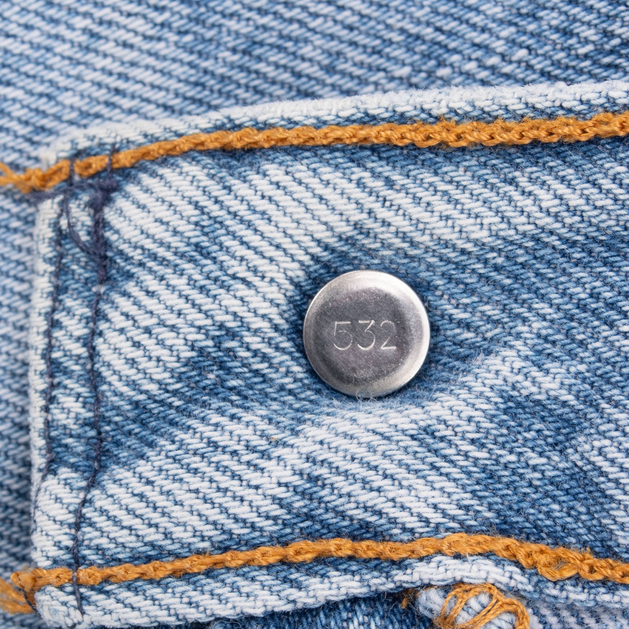 Vintage Levis 501 Indigo Blue Jeans 1990S Size 37X29 Made In Usa With A Medium Light Wash
Size On Tag 38X30 Actual Size 37X29
Back Button #532
