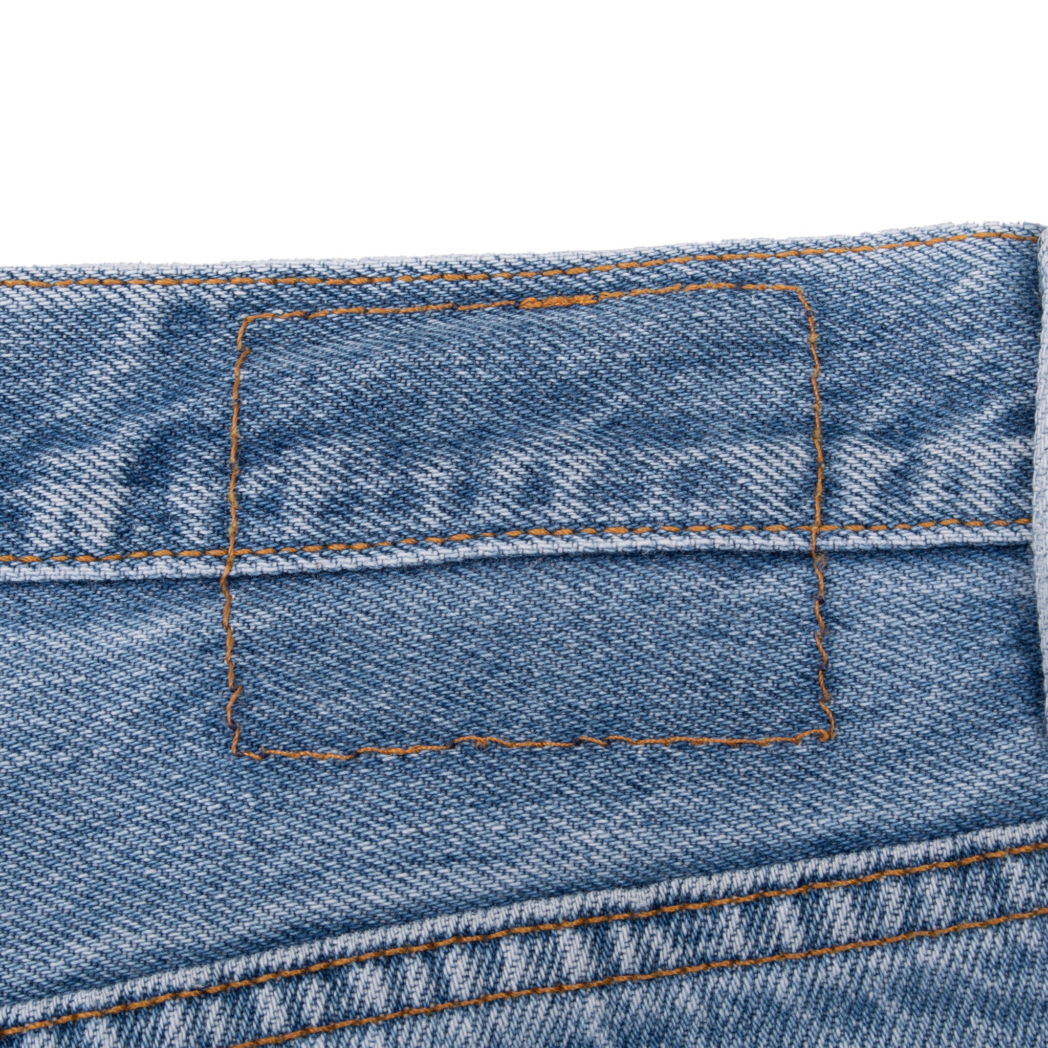 Vintage Levis 501 Indigo Blue Jeans 1990S Size 37X29 Made In Usa With A Medium Light Wash
Size On Tag 38X30 Actual Size 37X29
Back Button #532