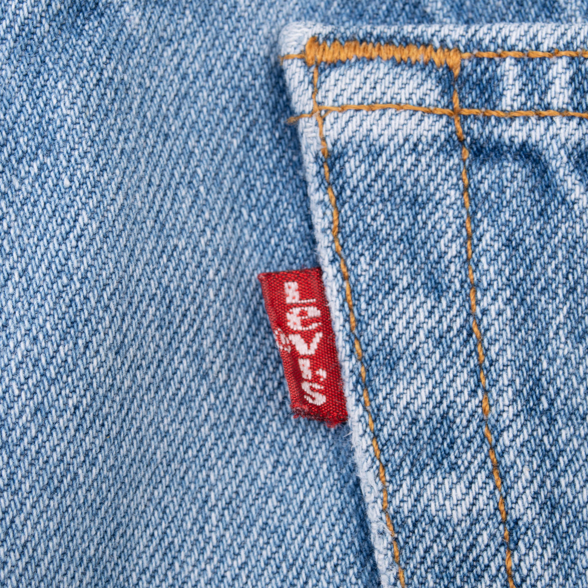 Vintage Levis 501 Indigo Blue Jeans 1990S Size 37X29 Made In Usa With A Medium Light Wash
Size On Tag 38X30 Actual Size 37X29
Back Button #532