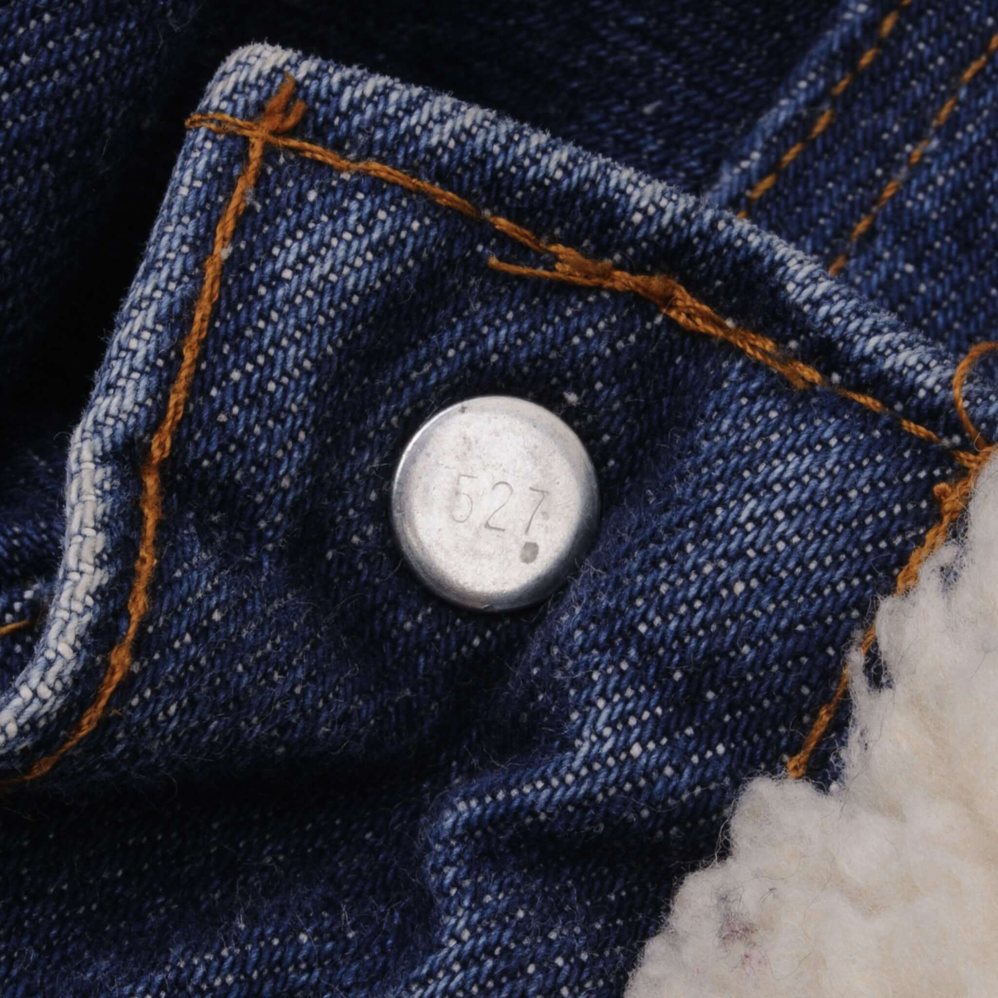 Vintage Levis Sherpa Trucker Denim Jacket Dark Wash 1980s Size 44R Made In USA. Button #527