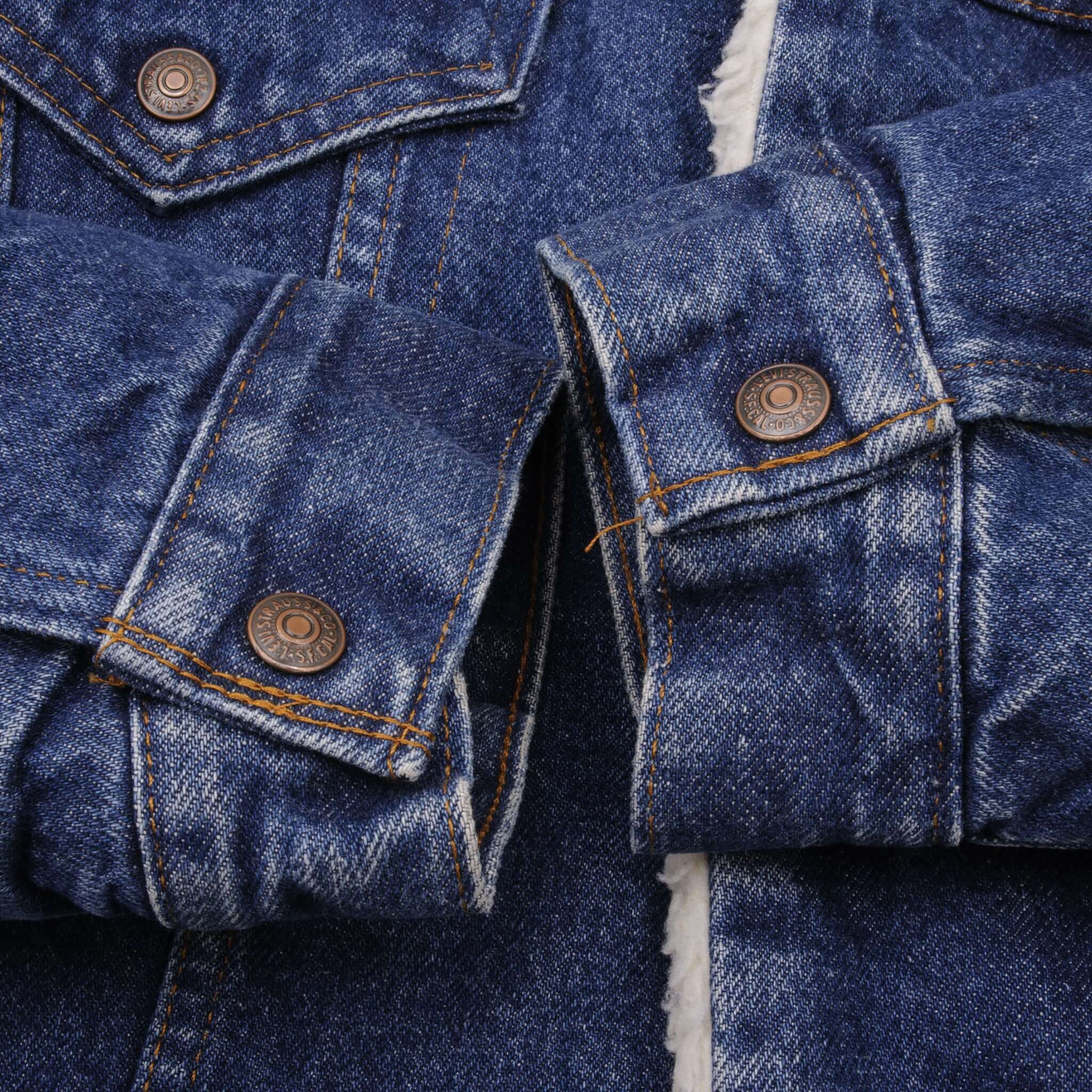 Vintage Levis Sherpa Trucker Denim Jacket Dark Wash 1980s Size 44R Made In USA. Button #527