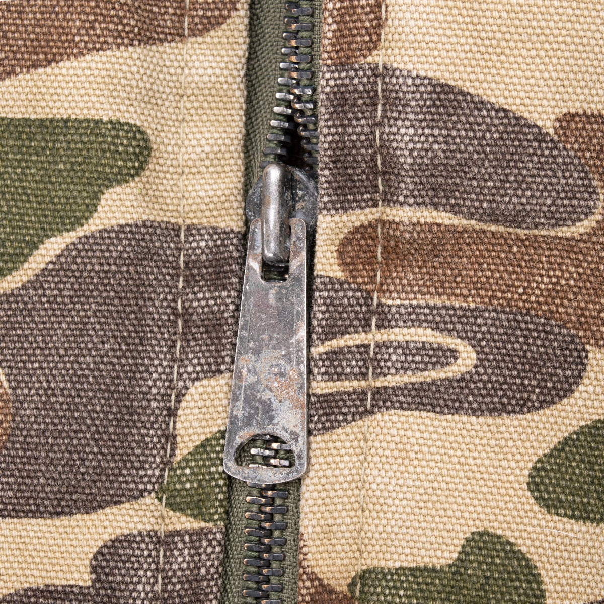 Vintage Carhartt VQ183 Duck Camo Quilt-Lined Vest Jacket 1990s Size 3XL Made in USA