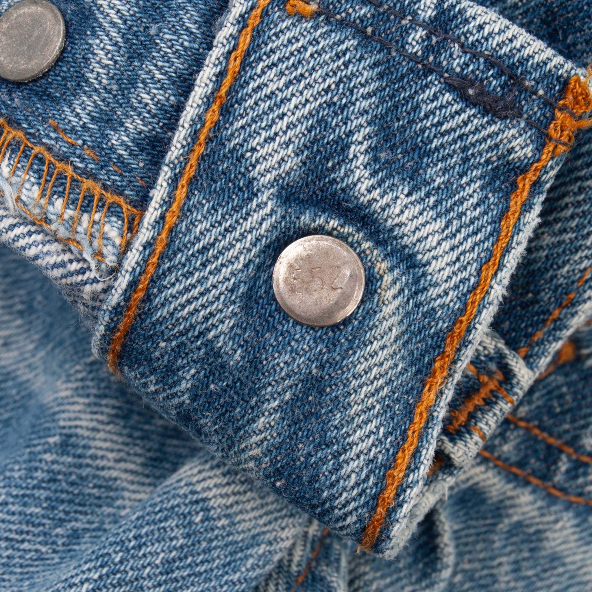Vintage Levis 501 Indigo Jeans 1980S Size 31X29 Made In Usa With A Medium Light Wash With Some Light Whiskers
Size on Tag is 32X34 Actual Size Is 31X29
Back button #552