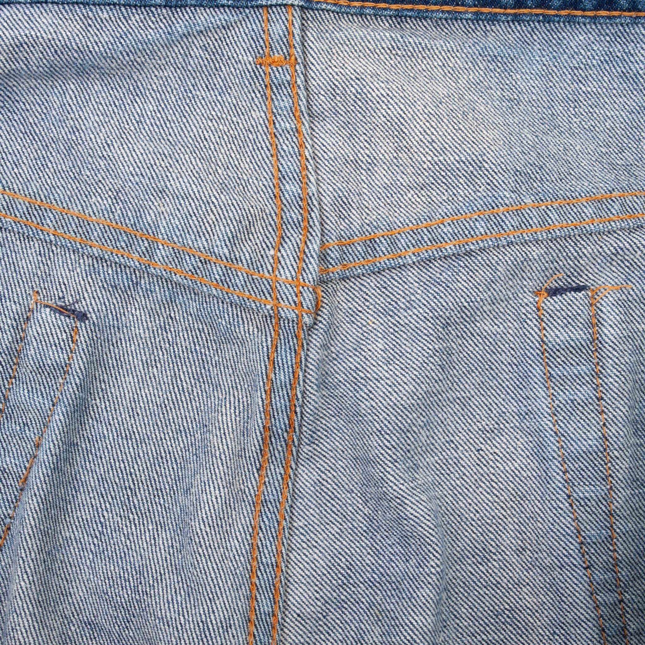 Vintage Levis 517 Bootcut Jeans Indigo 1980S Size W36 L33 Made In Usa With a Dark Wash
Size On Tag 38X34 Actual Size 36X33
Back Button #16