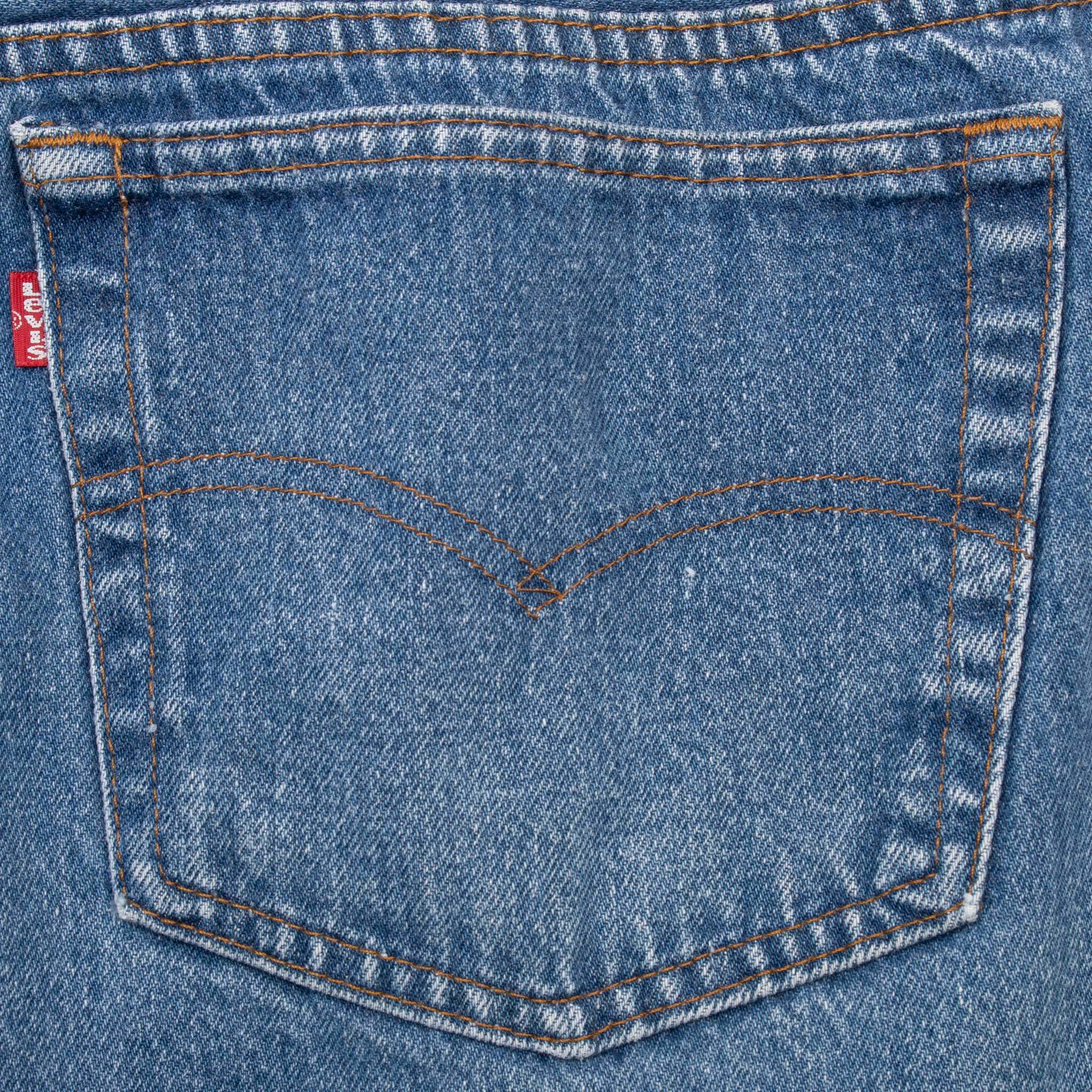 Beautiful Indigo Levis 501 Jeans 1980s Made in USA with Medium Wash
Size on tag 52X32 actual size 47X27
Back Button #524