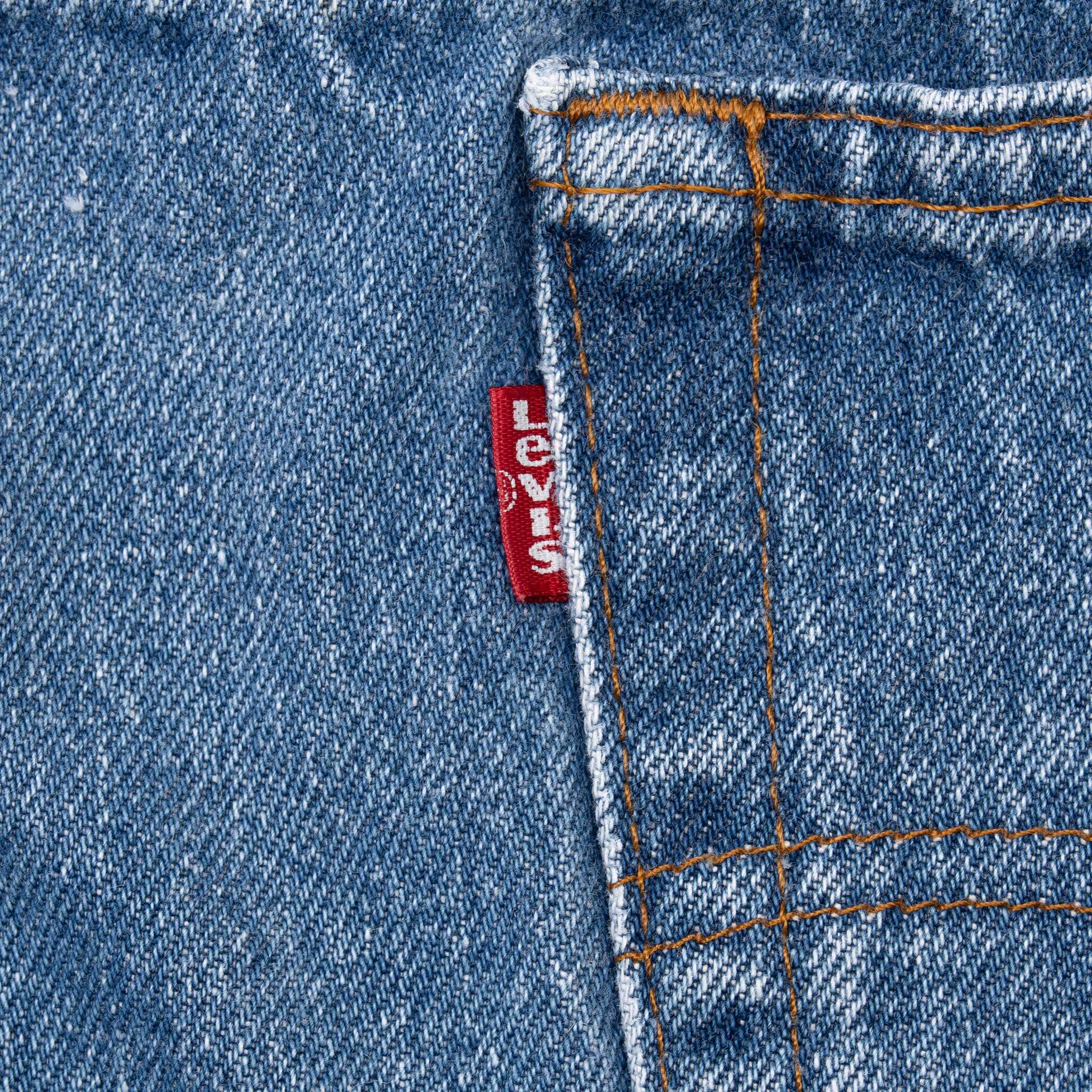 Beautiful Indigo Levis 501 Jeans 1980s Made in USA with Medium Wash
Size on tag 52X30 actual size 48X27
Back Button #524