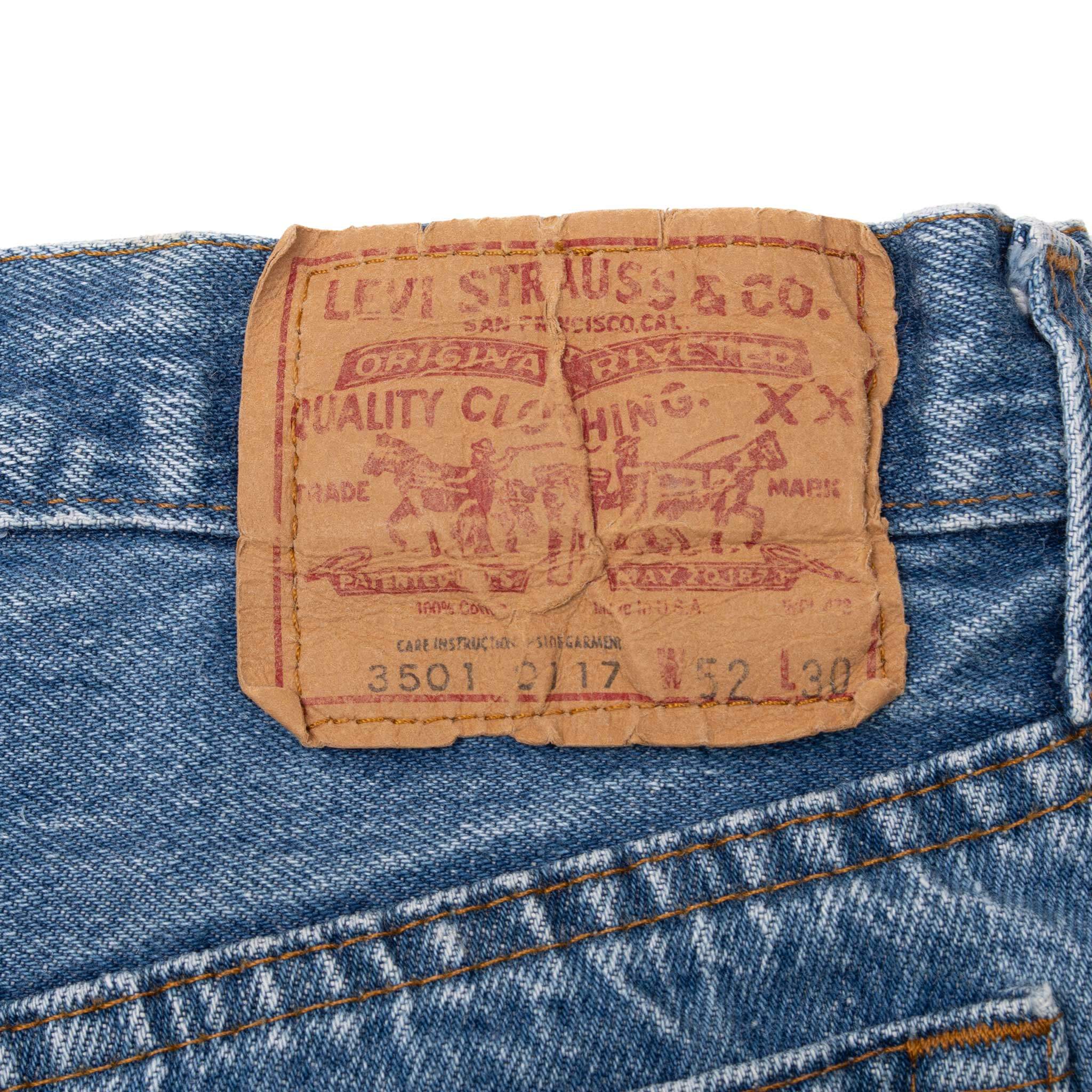 Beautiful Indigo Levis 501 Jeans 1980s Made in USA with Medium Wash
Size on tag 52X30 actual size 48X27
Back Button #524