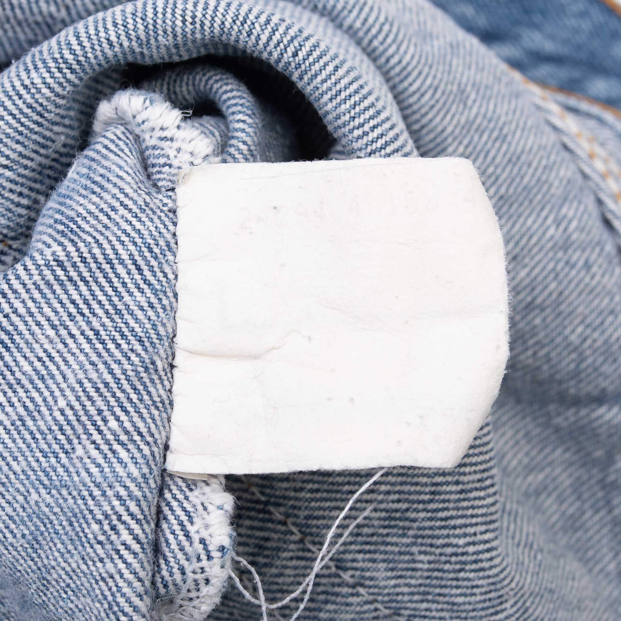 Beautiful Indigo Levis 501 Jeans 1980s Made in USA with Medium Wash
Size on tag 52X30 actual size 48X27
Back Button #524