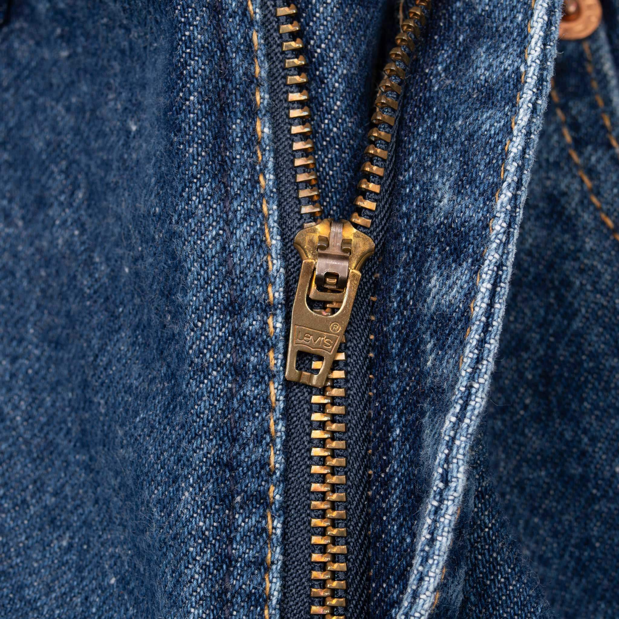 Vintage Levis 517 Bootcut Blue Jeans Indigo 1980S Size 32X33 Made In Usa With A Medium Dark Wash
Size On Tag 33X34 Actual Size 32X33
Back Button #554