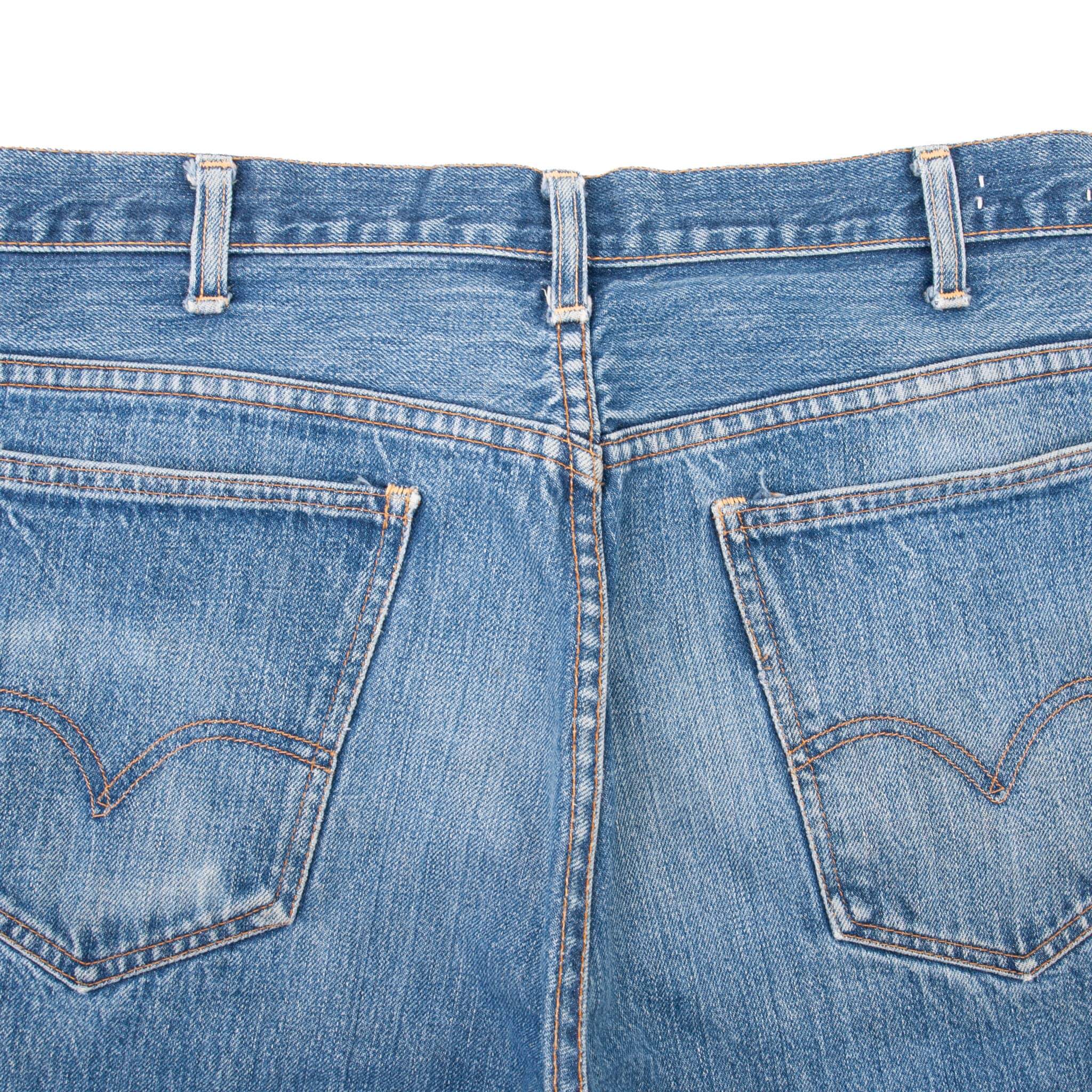 Vintage Levis 517 Bootcut Jeans Indigo 1970S Size W35 L29 Made In Usa With a Medium Wash With Light Whiskers
Back Button #2
Talon Zipper