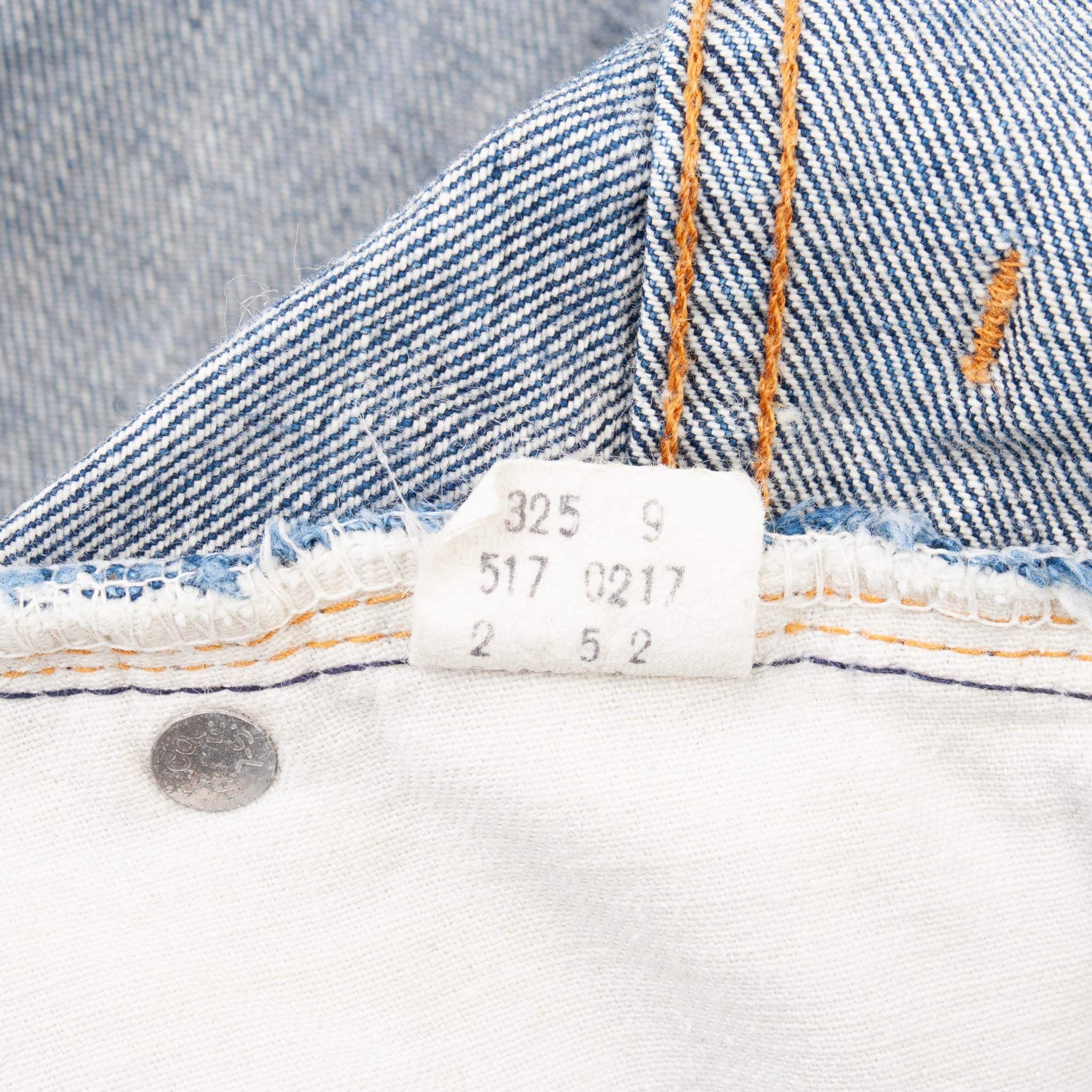 Vintage Levis 517 Bootcut Single Stitch Jeans Indigo 1980S Size W40 L27 Made In Usa With a Medium Wash and Some light Whiskers
Size On Tag 40X30 Actual Size 40X27
Not Original Hem
Back Button #2