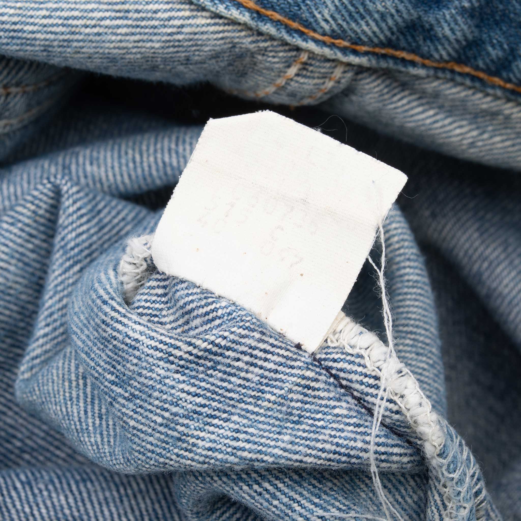 Vintage Levis 501 Indigo Jeans 1980S Size 31X29 Made In Usa With A Medium Wash With Some Light Whiskers
Size on Tag is 34X36 Actual Size Is 31X31
Back button #515