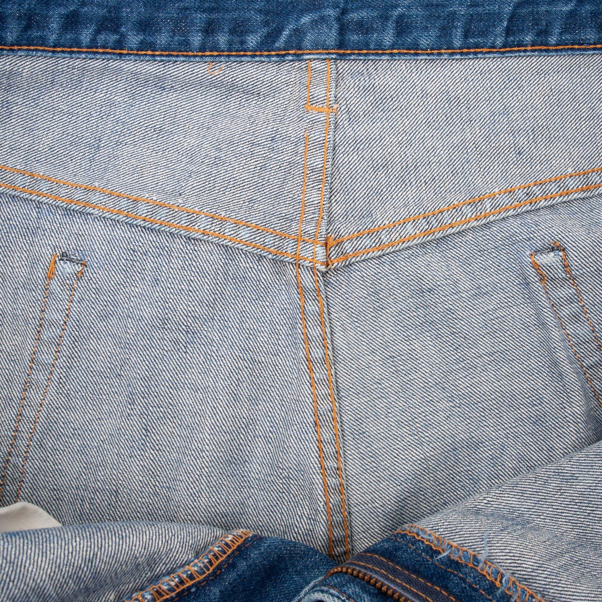 Vintage Levis 517 Bootcut Single Stitch Jeans Indigo 1980S Size W40 L27 Made In Usa With a Medium Wash and Some light Whiskers
Size On Tag 40X30 Actual Size 40X27
Not Original Hem
Back Button #2