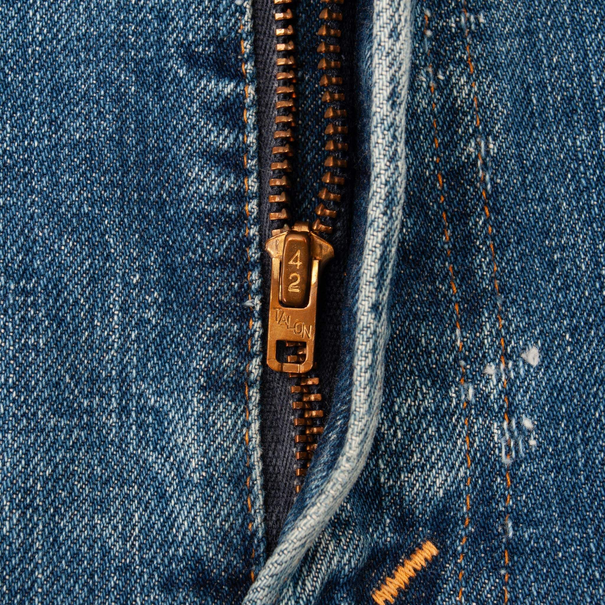 Vintage Levis 517 Bootcut Single Stitch Jeans Indigo 1980S Size W40 L27 Made In Usa With a Medium Wash and Some light Whiskers
Size On Tag 40X30 Actual Size 40X27
Not Original Hem
Back Button #2